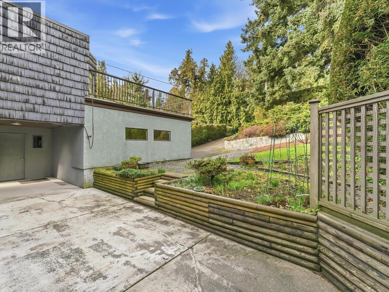 8355 Nelson Avenue, Burnaby, British Columbia  V5J 4E8 - Photo 29 - R3122391