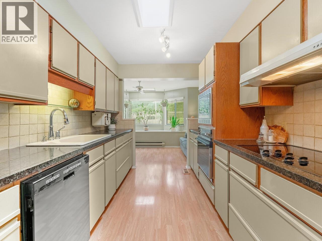 8355 Nelson Avenue, Burnaby, British Columbia  V5J 4E8 - Photo 6 - R3122391