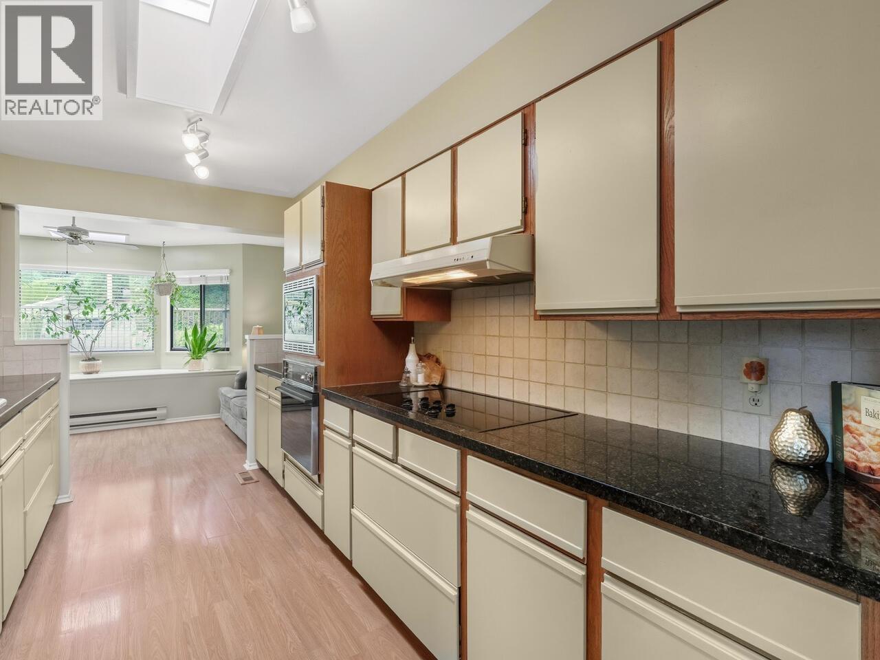 8355 Nelson Avenue, Burnaby, British Columbia  V5J 4E8 - Photo 7 - R3122391
