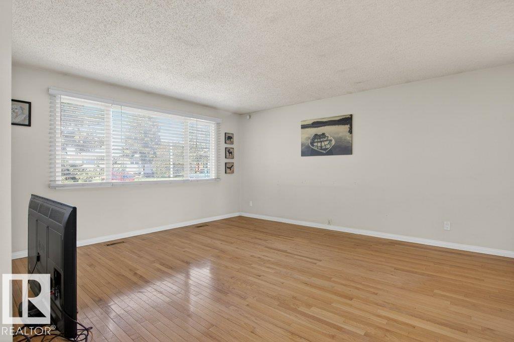 882 Knottwood Rd S Nw, Edmonton, Alberta  T6K 3C3 - Photo 4 - E4487073