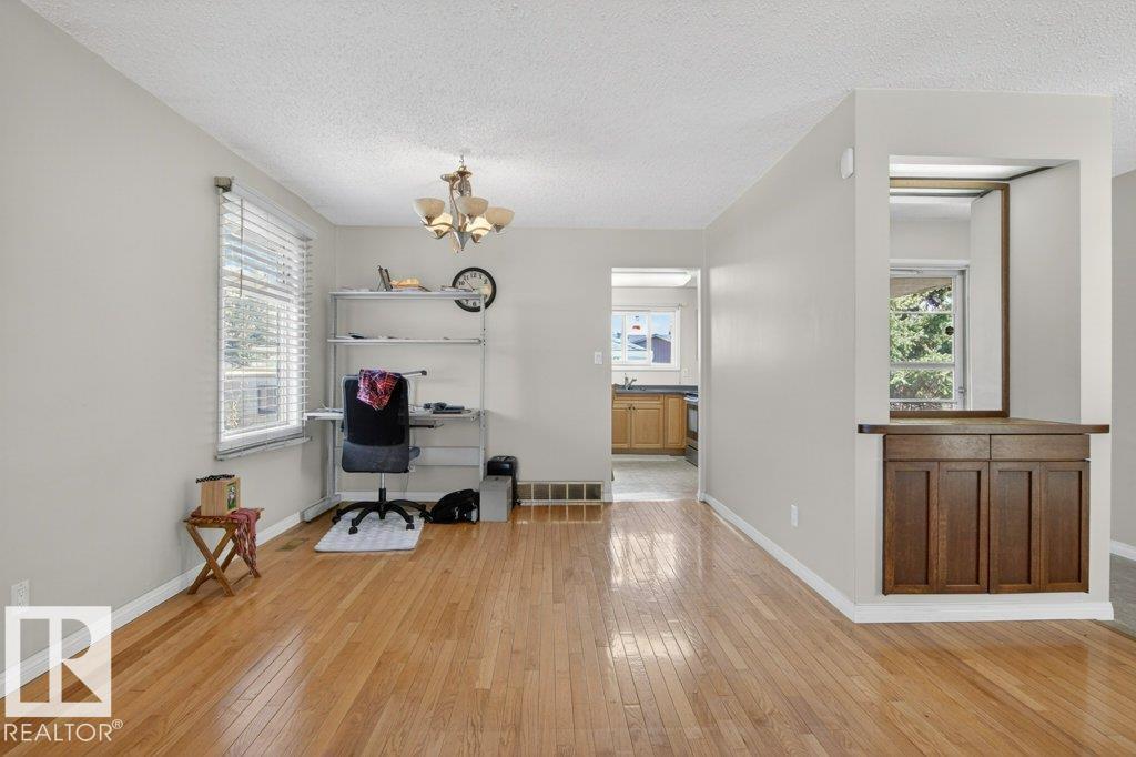 882 Knottwood Rd S Nw, Edmonton, Alberta  T6K 3C3 - Photo 6 - E4487073