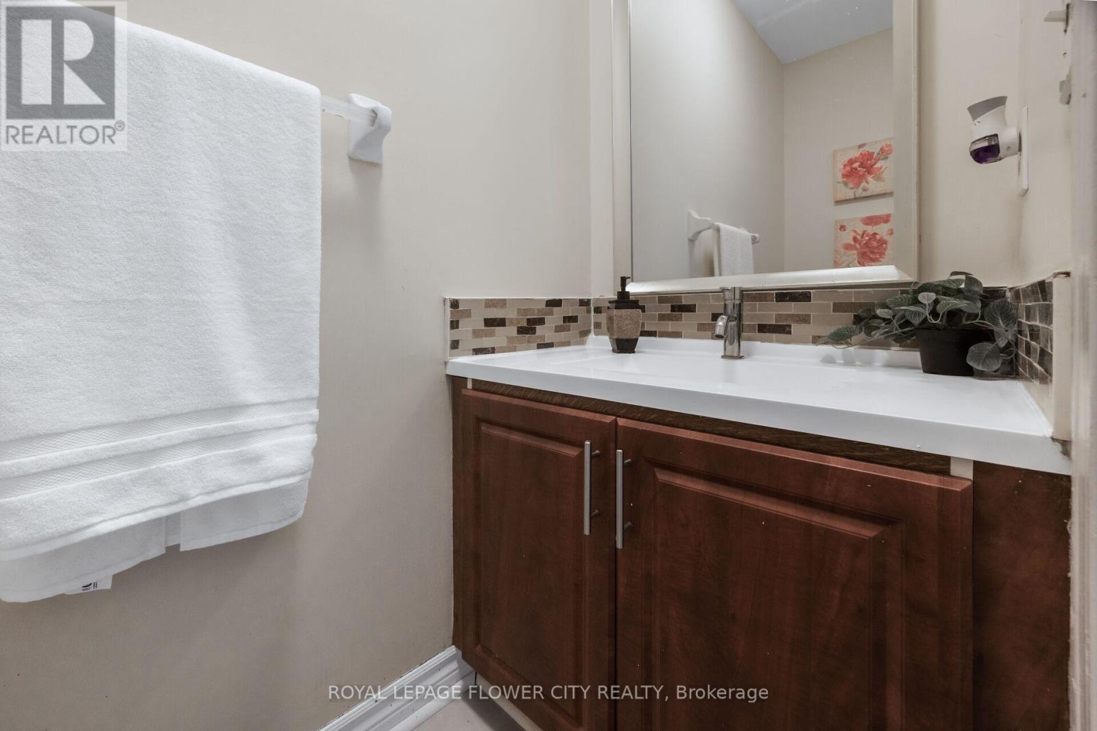 54 Fern Valley Crescent, Brampton, Ontario  L6R 1K6 - Photo 10 - W13114252