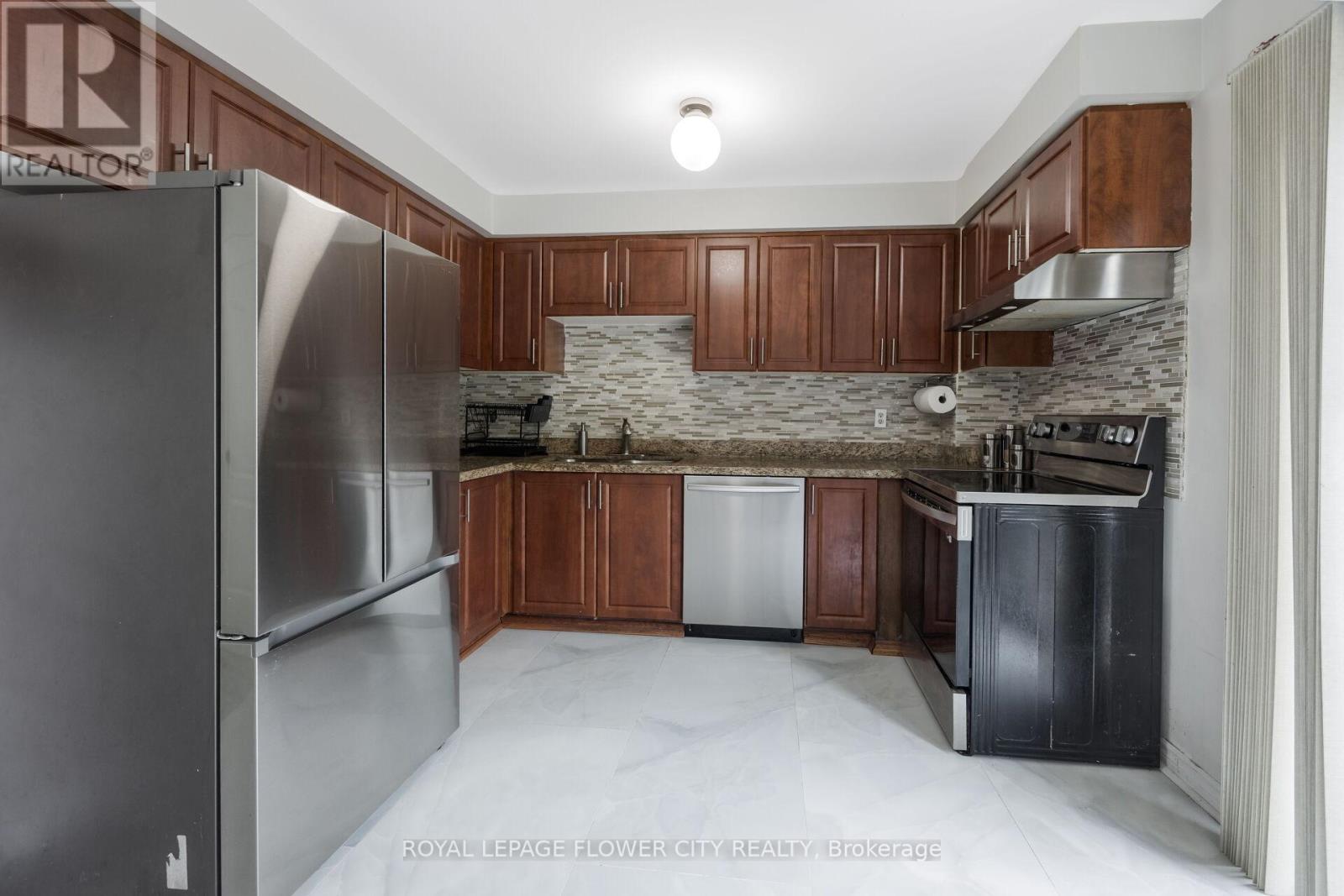 54 Fern Valley Crescent, Brampton, Ontario  L6R 1K6 - Photo 11 - W13114252