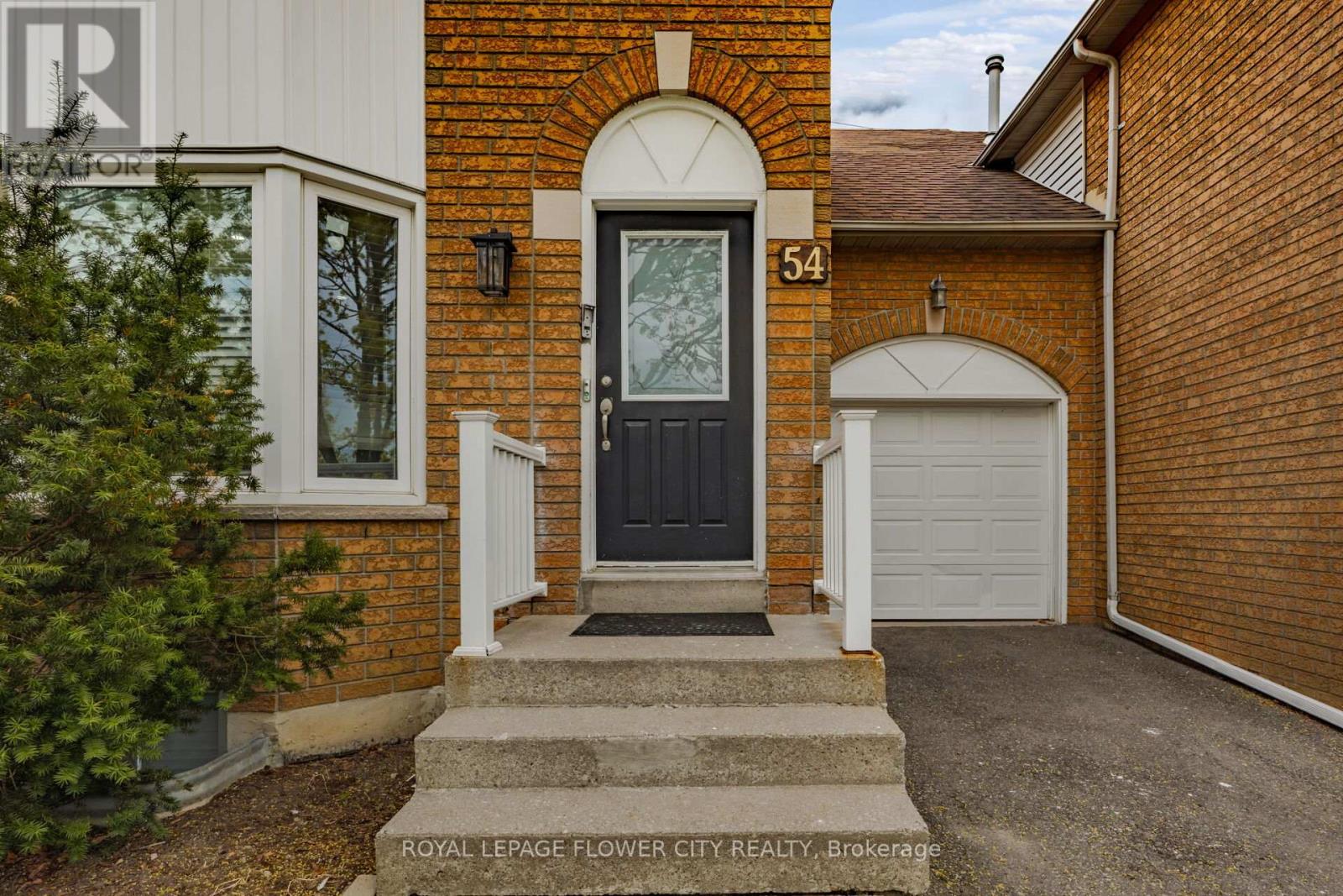 54 Fern Valley Crescent, Brampton, Ontario  L6R 1K6 - Photo 2 - W13114252