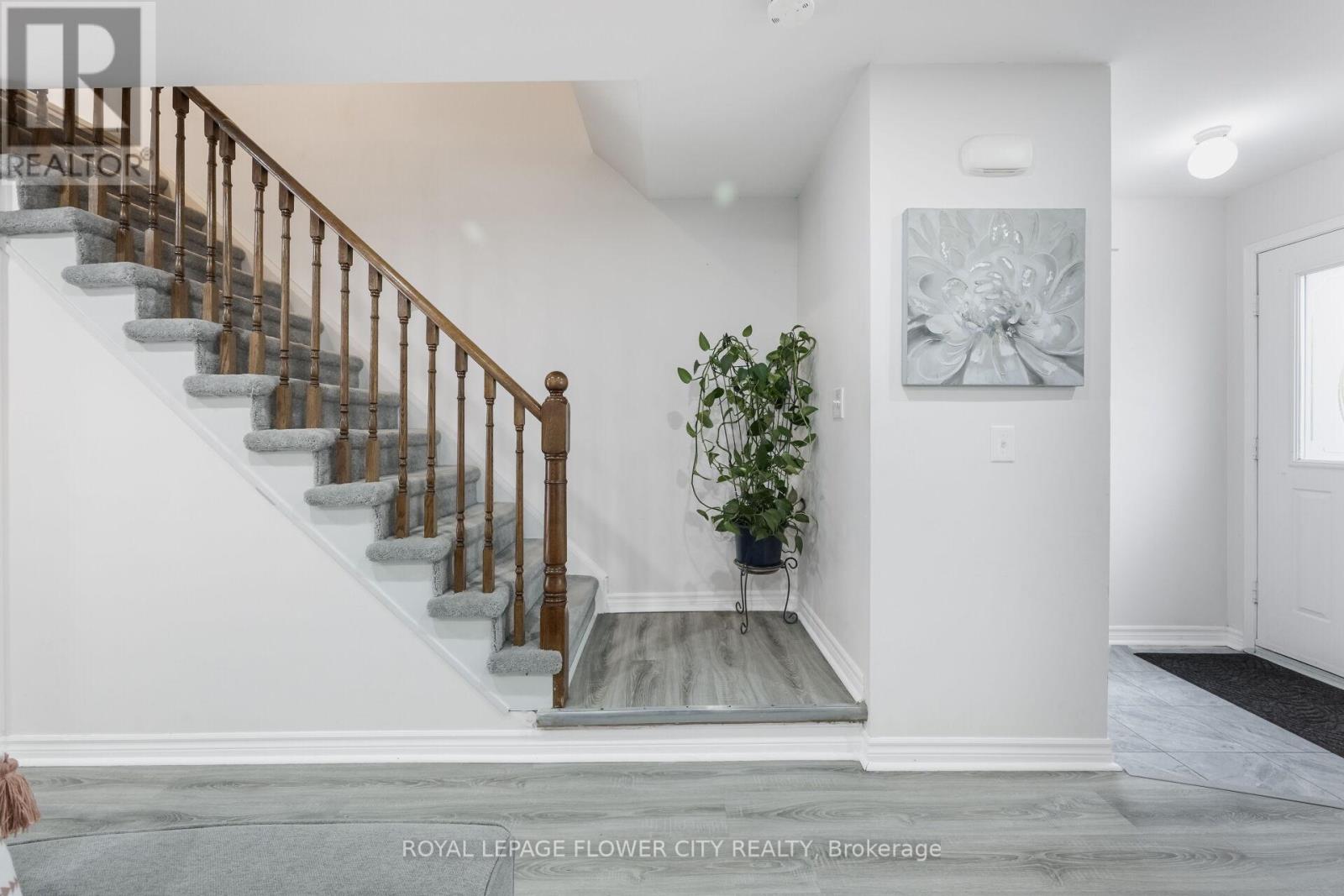 54 Fern Valley Crescent, Brampton, Ontario  L6R 1K6 - Photo 9 - W13114252