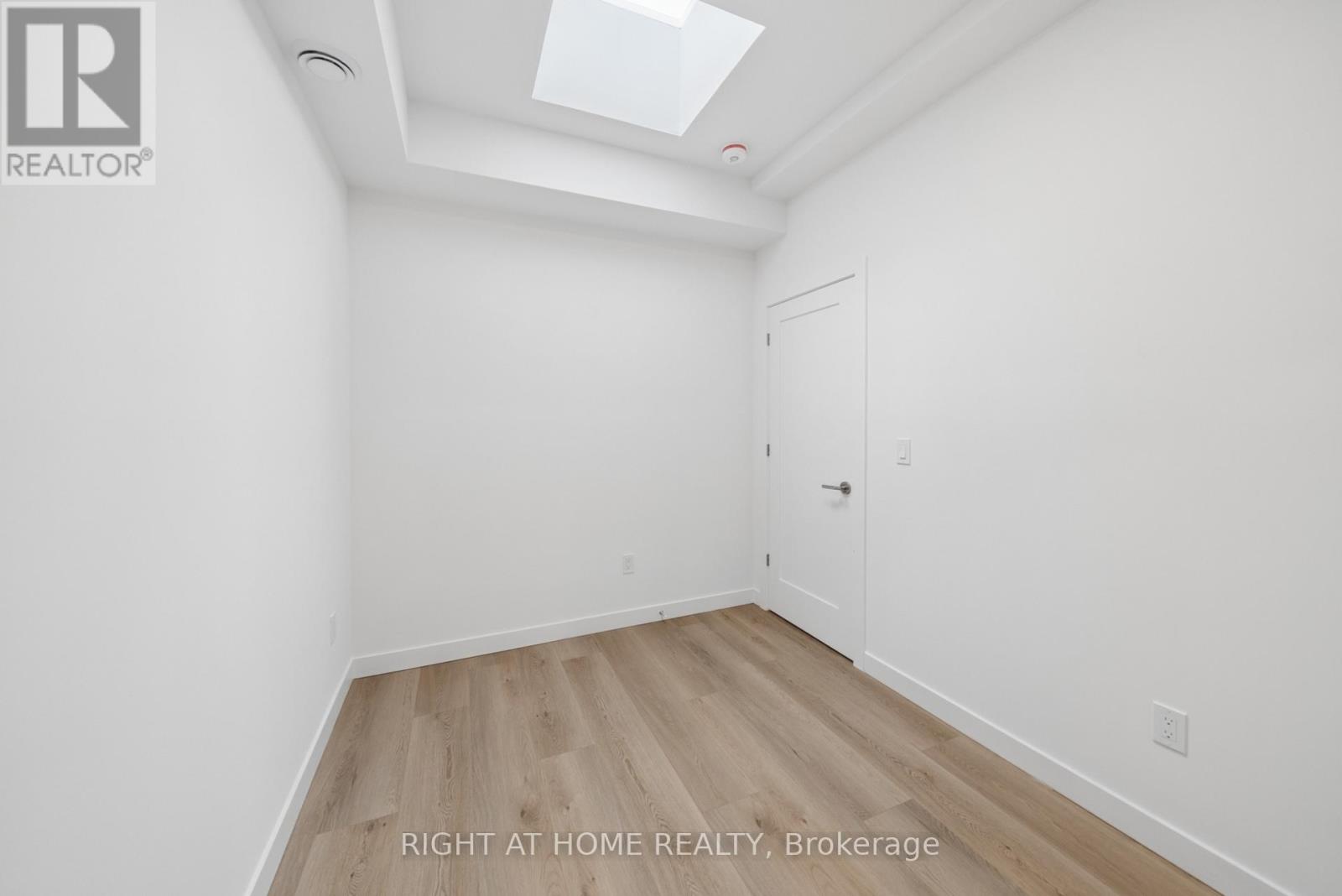 11 - 91 Barton Avenue, Toronto, Ontario  M6G 1P7 - Photo 14 - C12960316