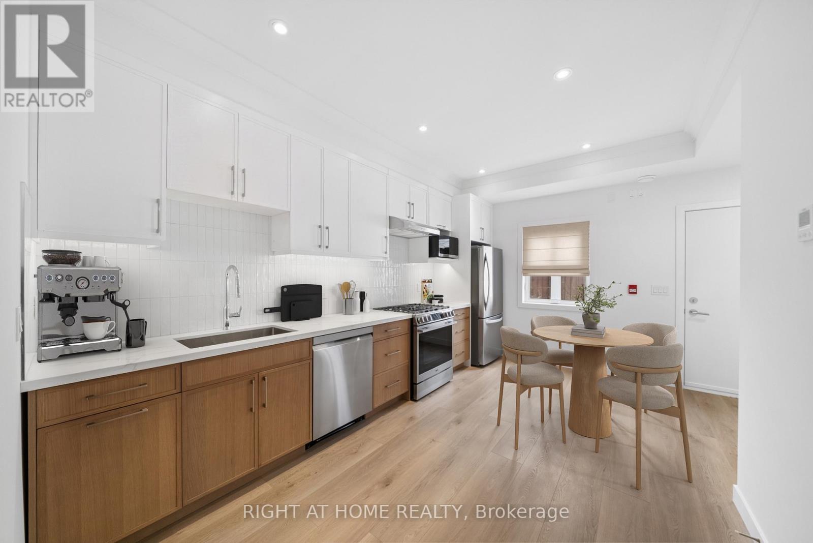 11 - 91 Barton Avenue, Toronto, Ontario  M6G 1P7 - Photo 4 - C12960316