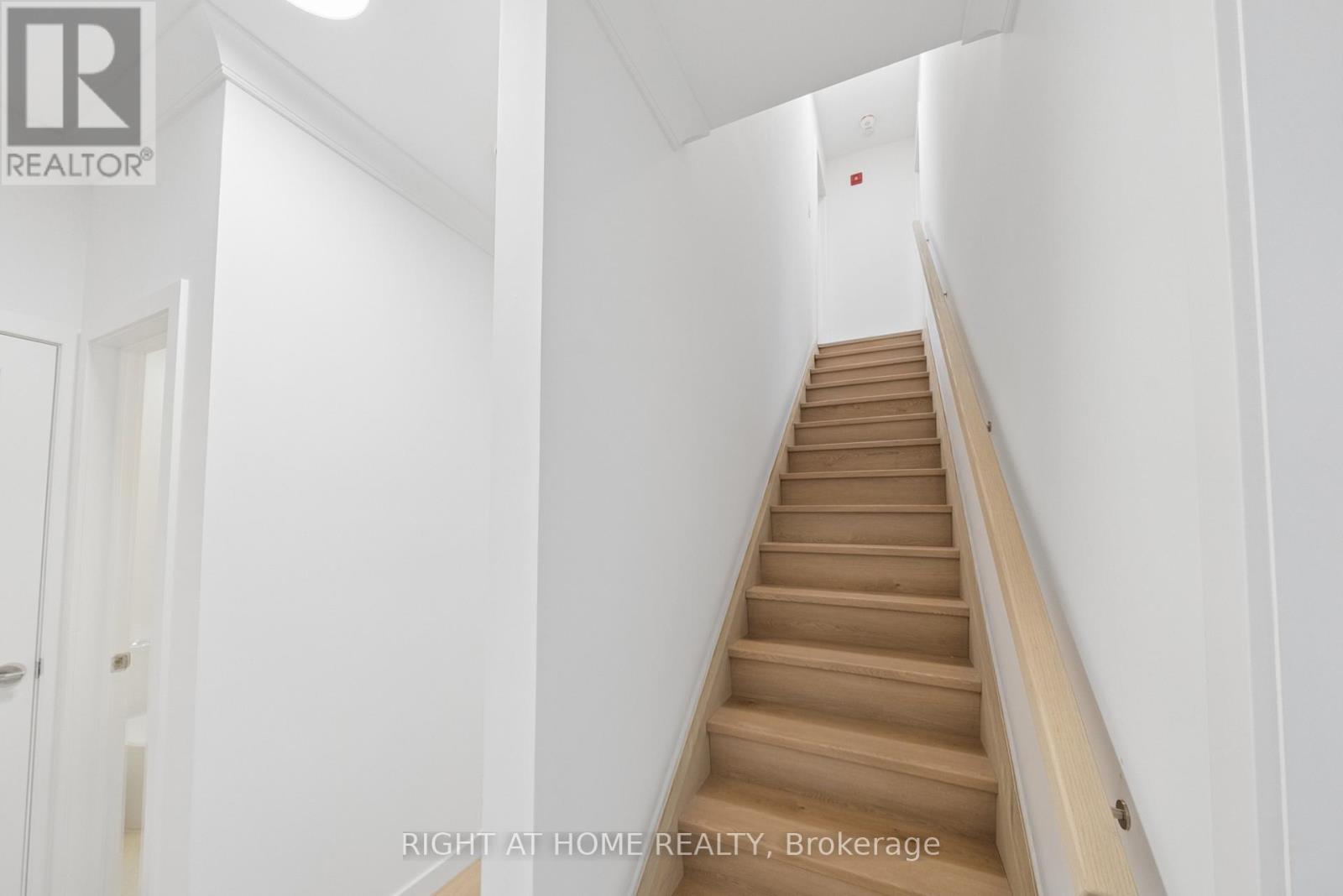 11 - 91 Barton Avenue, Toronto, Ontario  M6G 1P7 - Photo 15 - C12960316