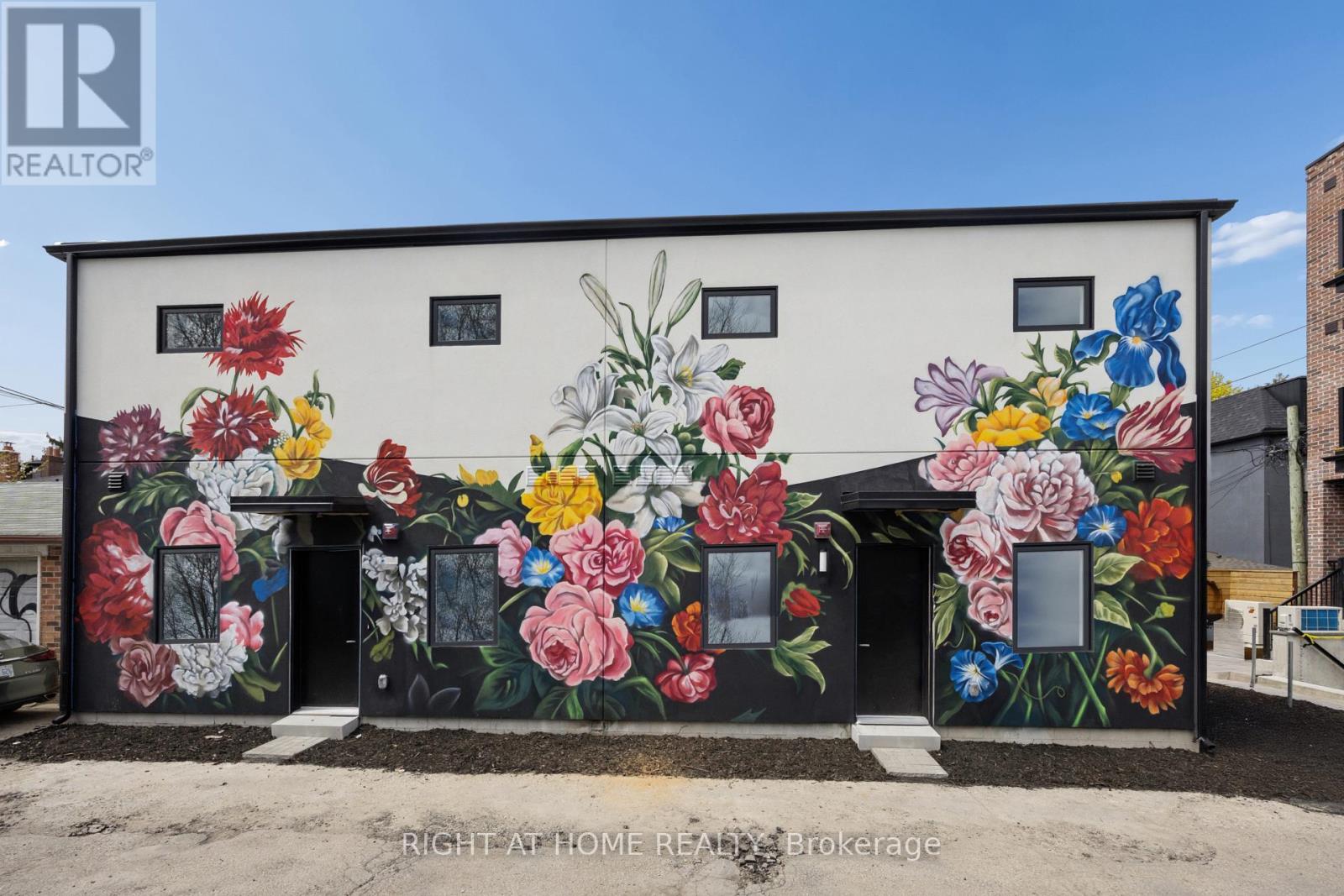 11 - 91 BARTON AVENUE, Toronto, Ontario