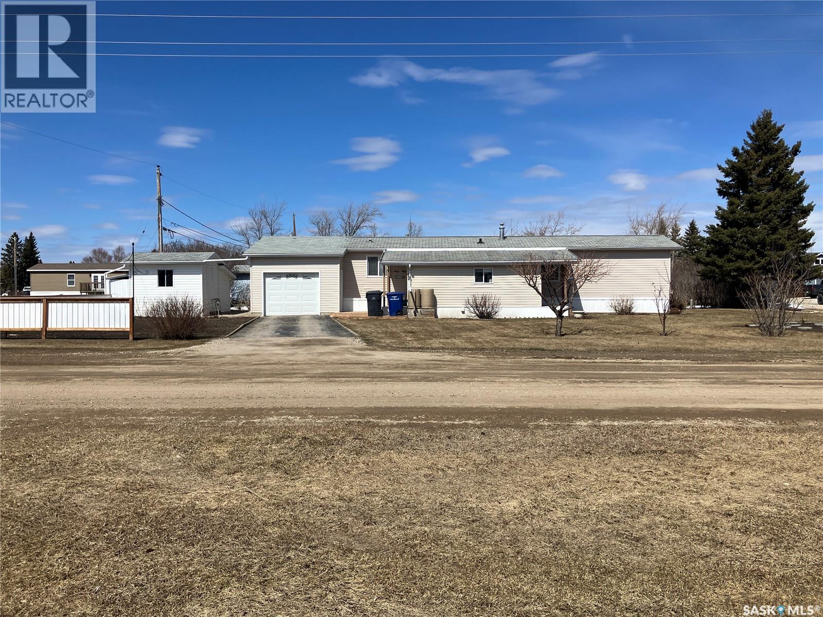 1216 2a Street W, Nipawin, Saskatchewan  S0E 1E0 - Photo 1 - SK032207