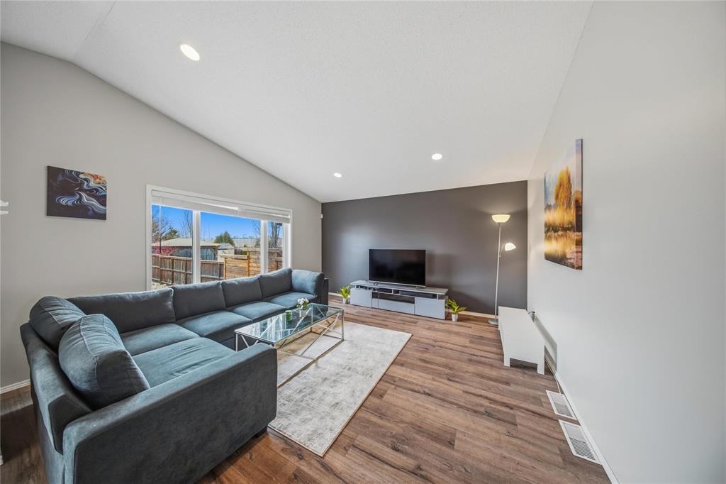 91 Rick Boychuk Bay, Winnipeg, Manitoba  R2C 3A2 - Photo 4 - 202609950