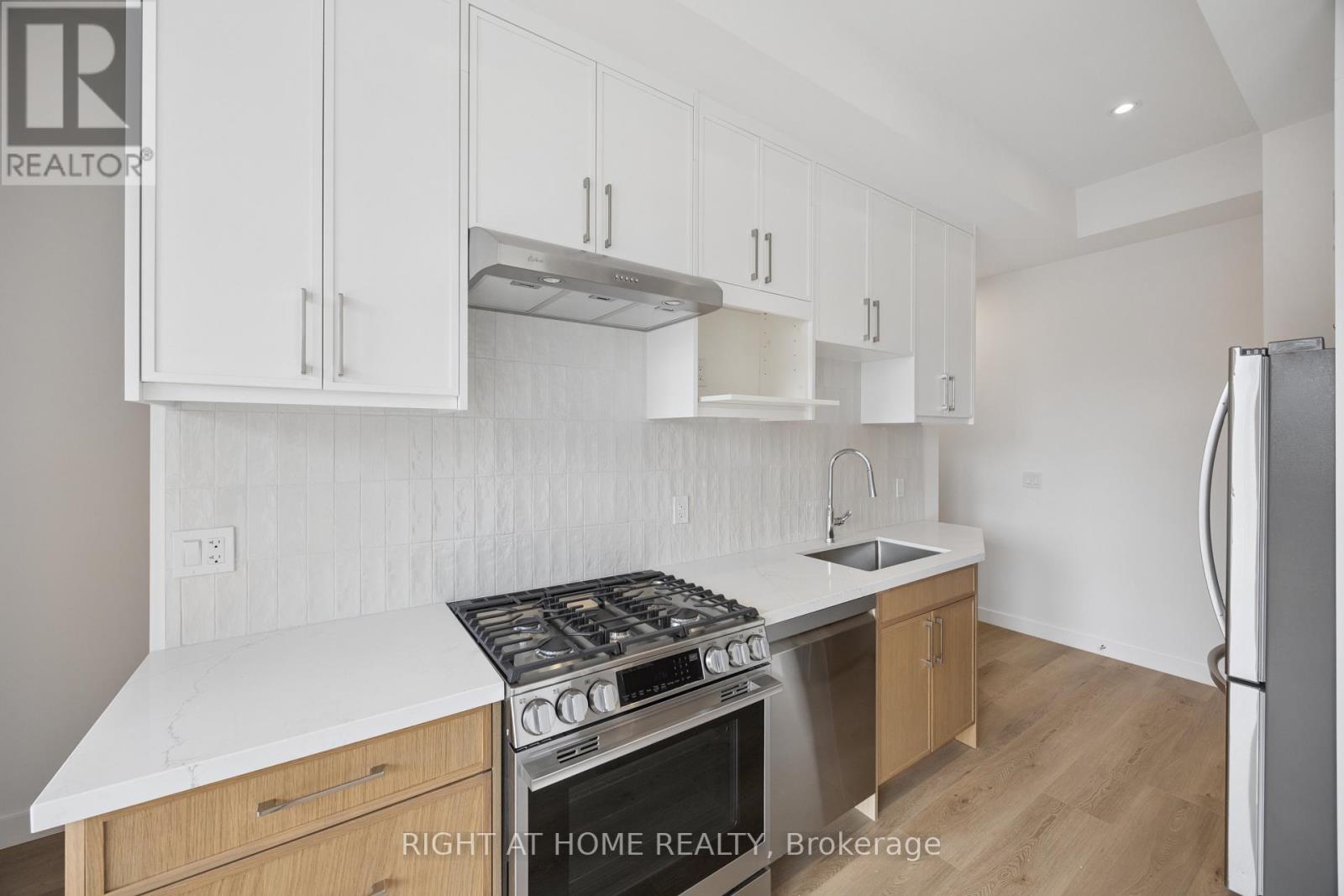 9 - 91 Barton Avenue, Toronto, Ontario  M6G 1P7 - Photo 3 - C13088076