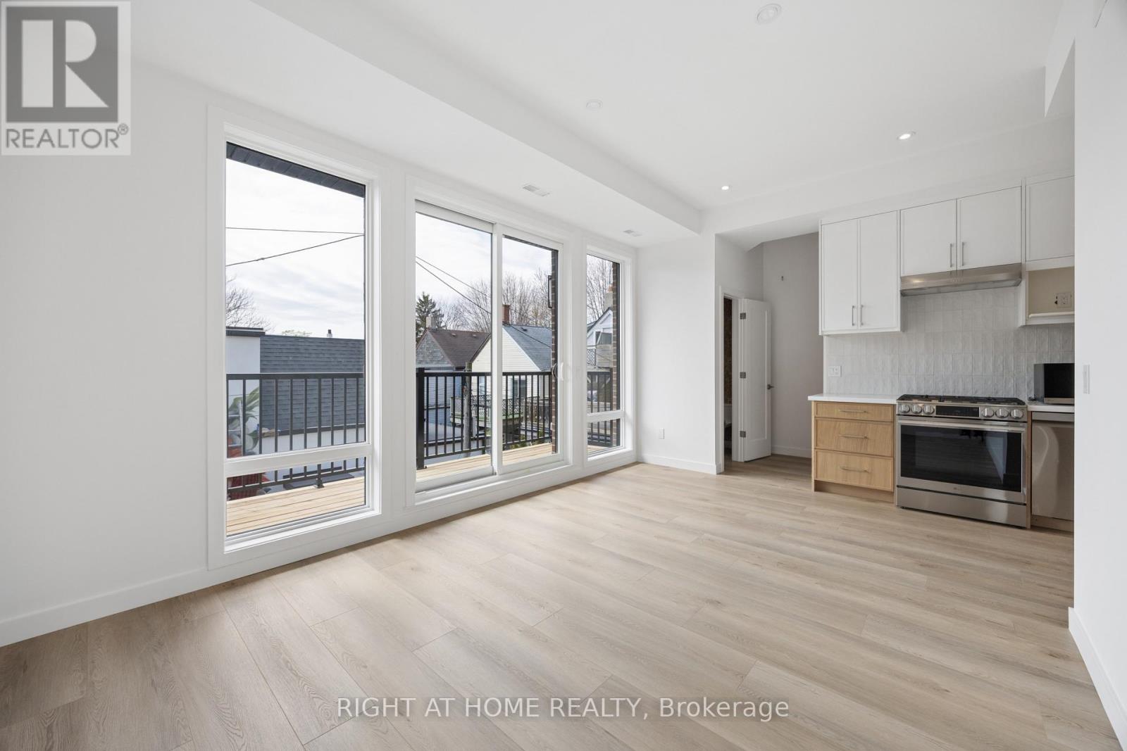 9 - 91 Barton Avenue, Toronto, Ontario  M6G 1P7 - Photo 2 - C13088076