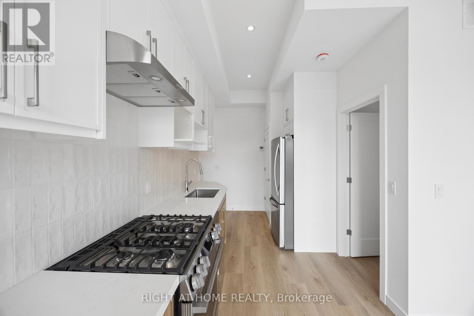 9 - 91 Barton Avenue, Toronto, Ontario  M6G 1P7 - Photo 4 - C13088076