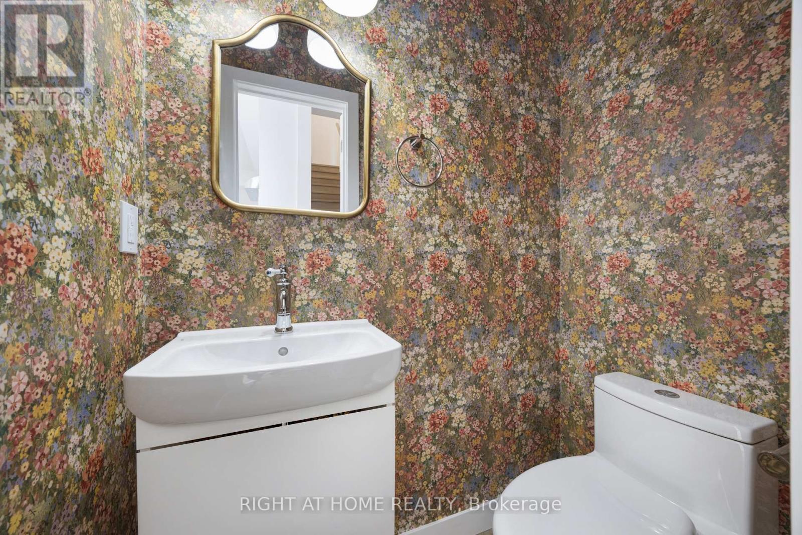 9 - 91 Barton Avenue, Toronto, Ontario  M6G 1P7 - Photo 7 - C13088076