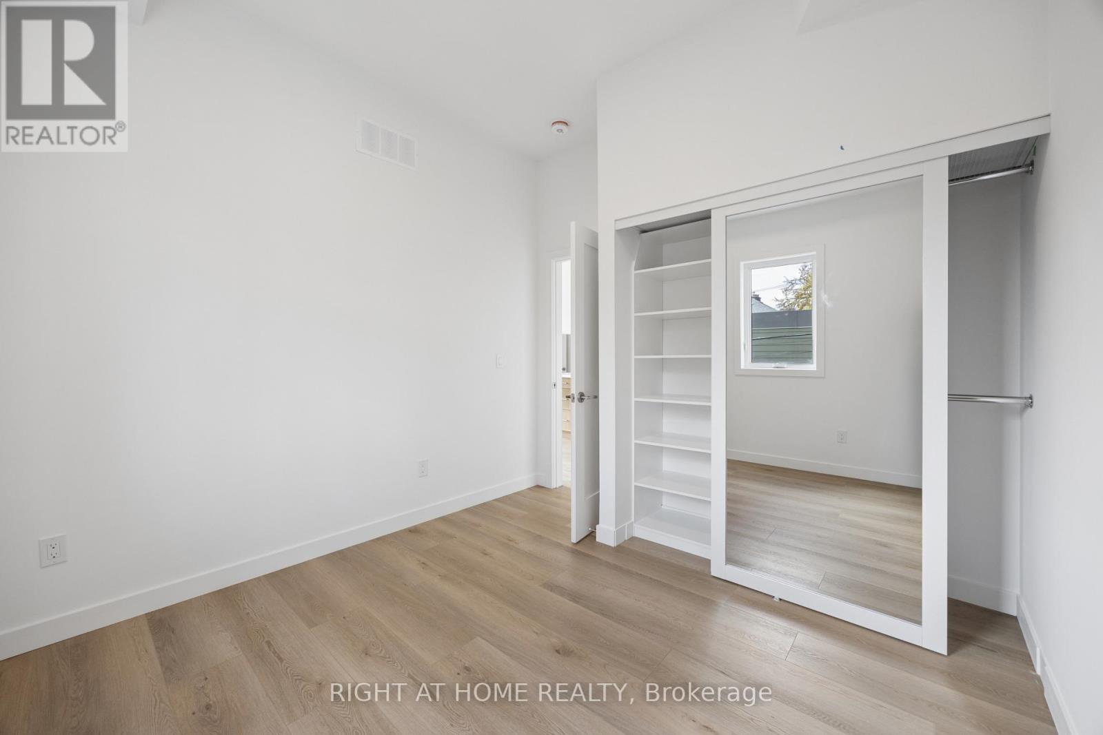 9 - 91 Barton Avenue, Toronto, Ontario  M6G 1P7 - Photo 8 - C13088076