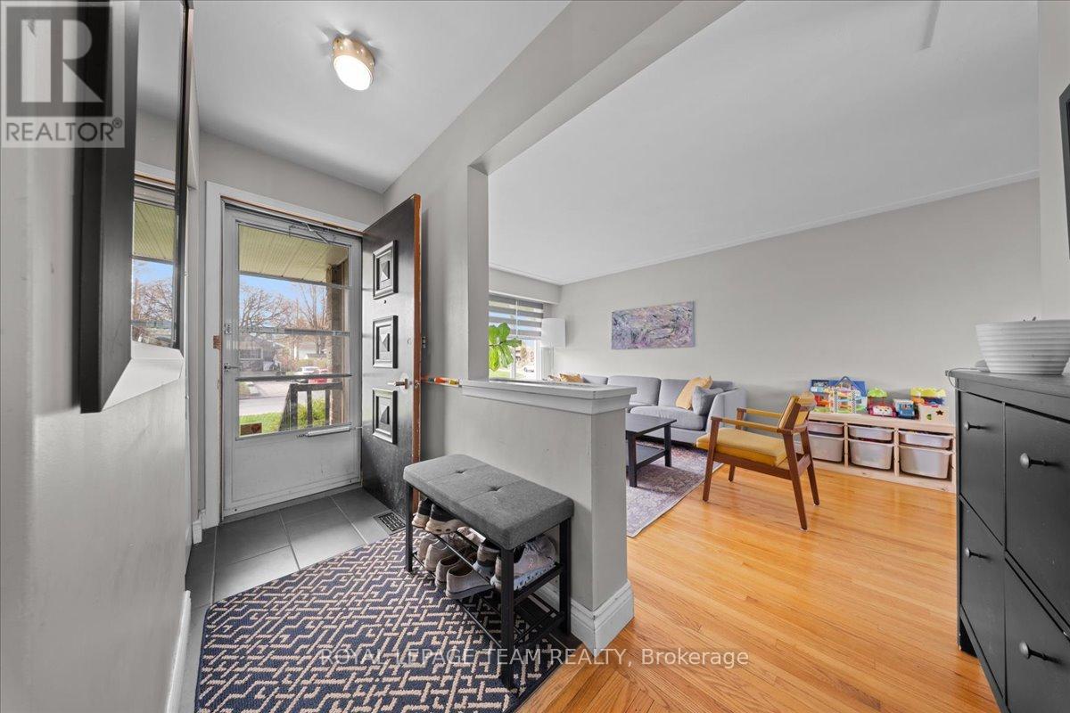 753 Dickens Avenue, Ottawa, Ontario  K1G 2X9 - Photo 2 - X13114280