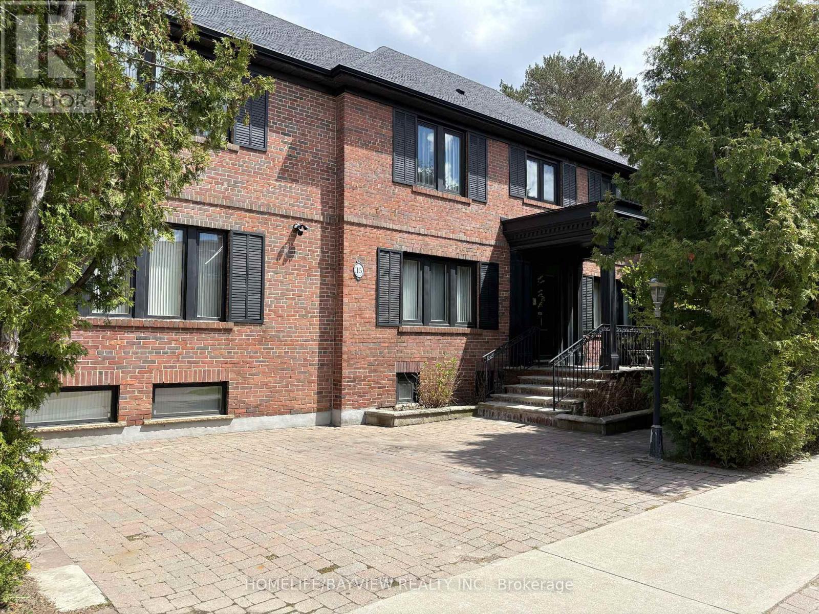 15 GLEN RUSH BOULEVARD, Toronto, Ontario
