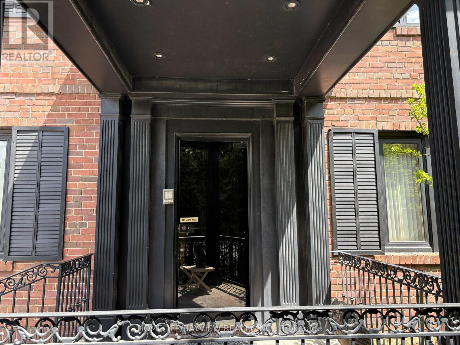 15 Glen Rush Boulevard, Toronto, Ontario  M5N 2T4 - Photo 3 - C13114274