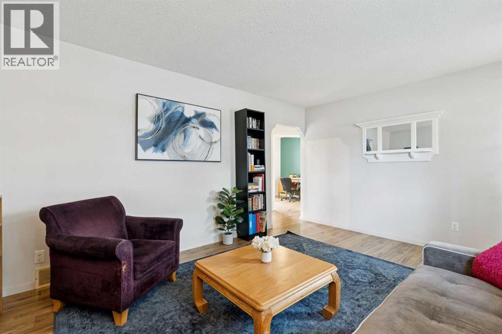 6507 34 Avenue NW, Calgary, Alberta  T3B 1M9 - Photo 7 - A2302371