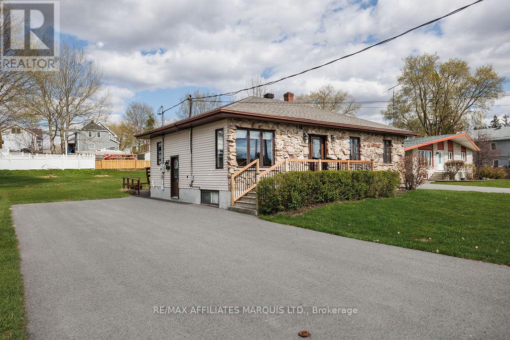 137 Park Avenue, North Glengarry, Ontario  K0C 1A0 - Photo 3 - X12821096
