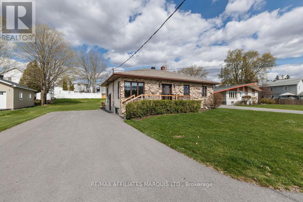 137 Park Avenue, North Glengarry, Ontario  K0C 1A0 - Photo 2 - X12821096