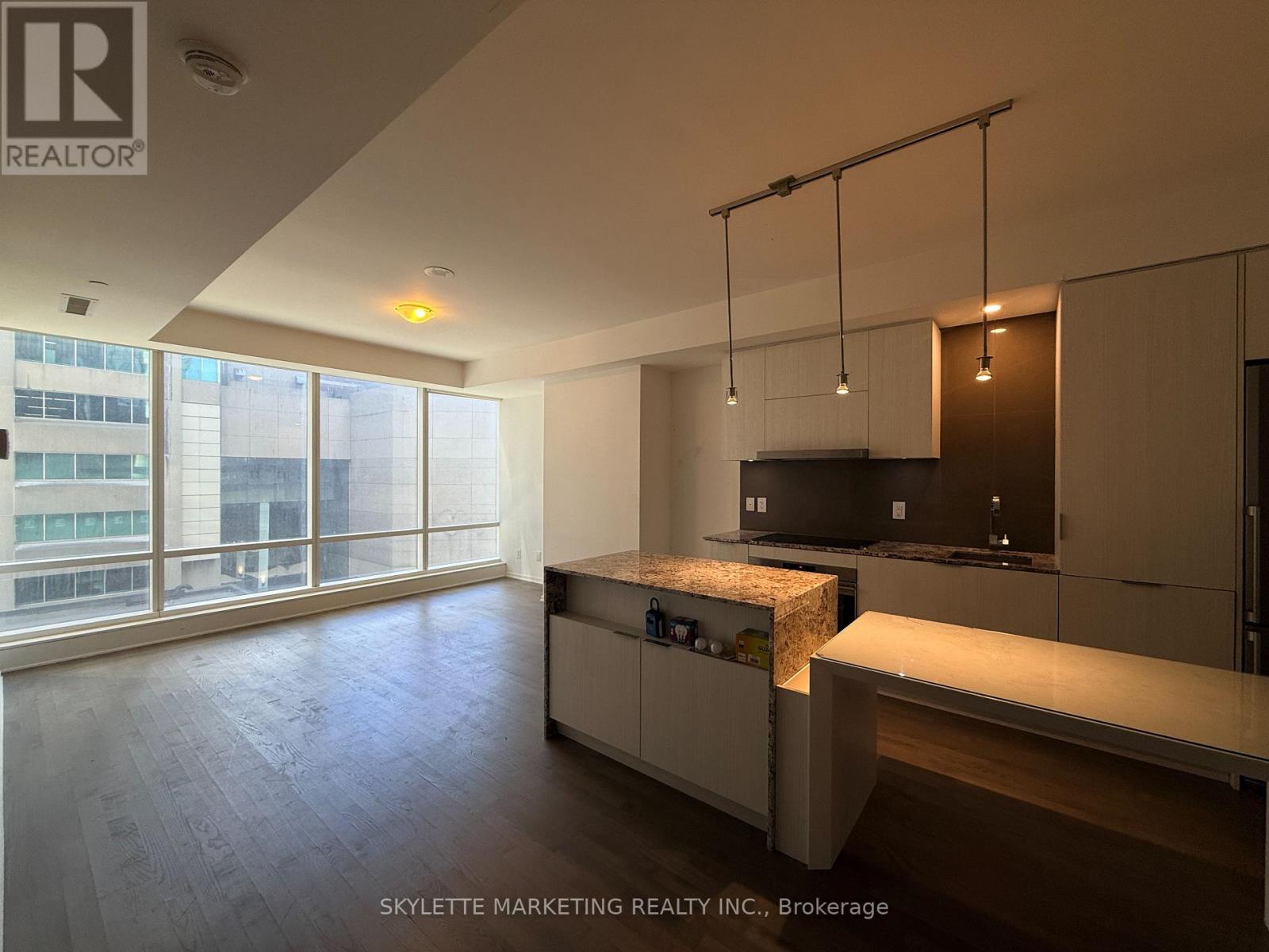 422 - 1 BLOOR STREET E, Toronto, Ontario