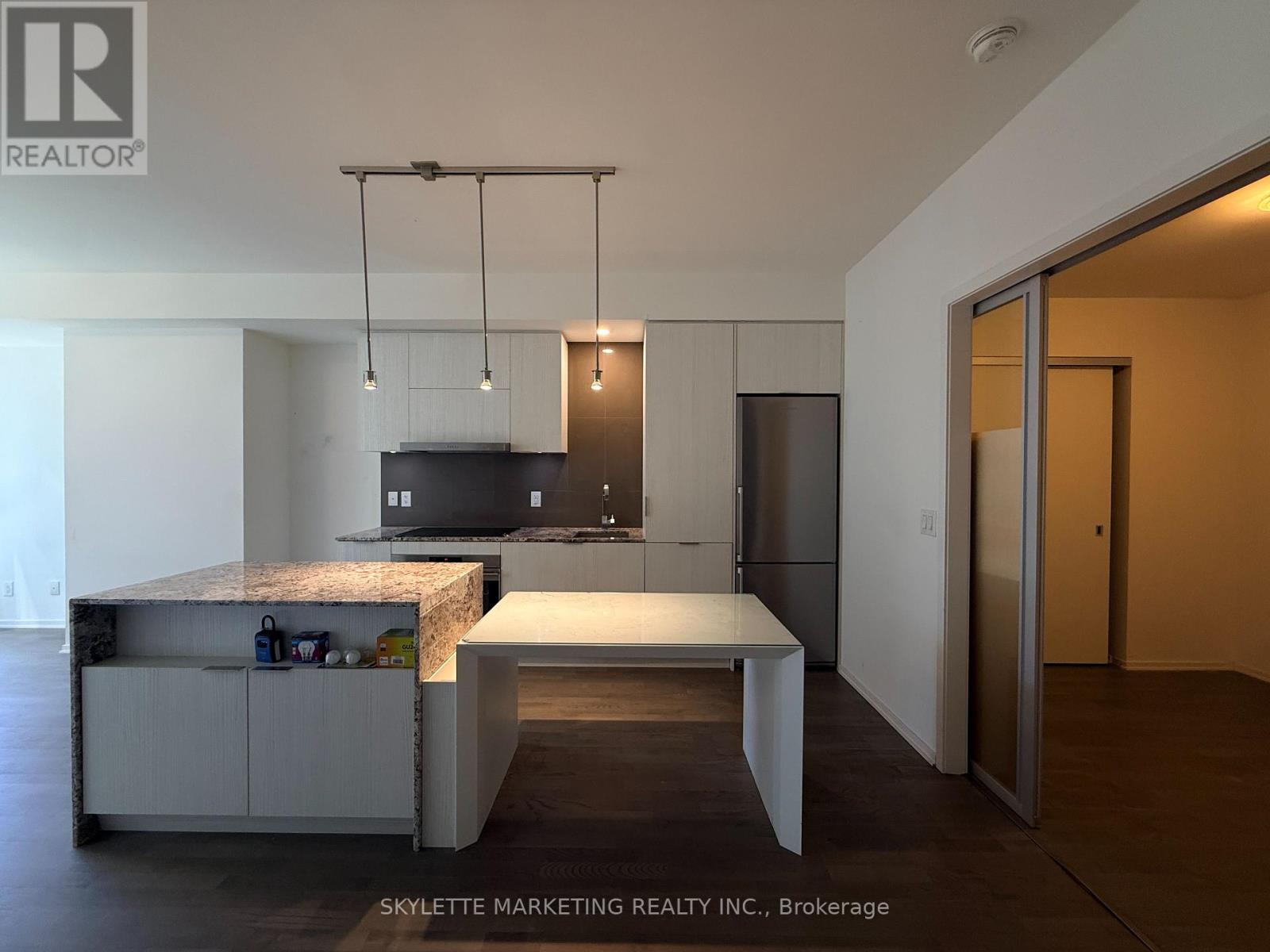 422 - 1 Bloor Street E, Toronto, Ontario  M4W 0A8 - Photo 2 - C12887262