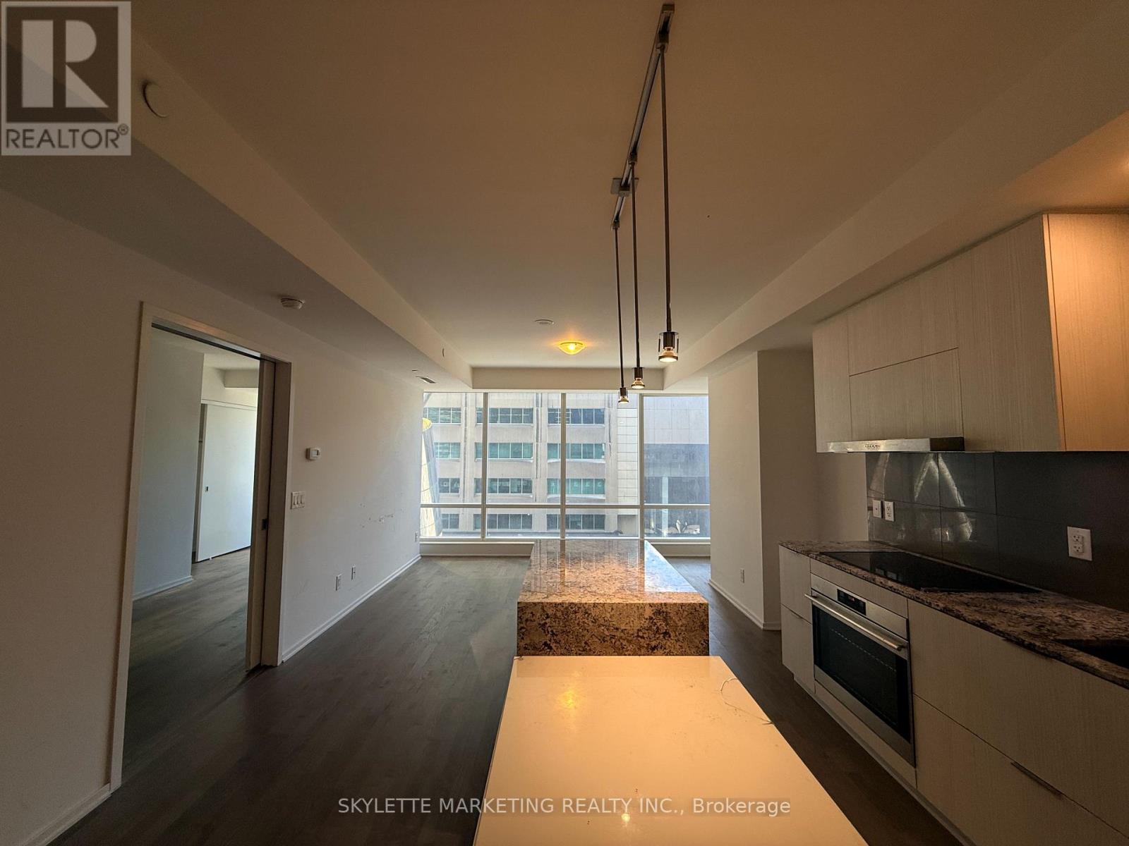 422 - 1 Bloor Street E, Toronto, Ontario  M4W 0A8 - Photo 4 - C12887262