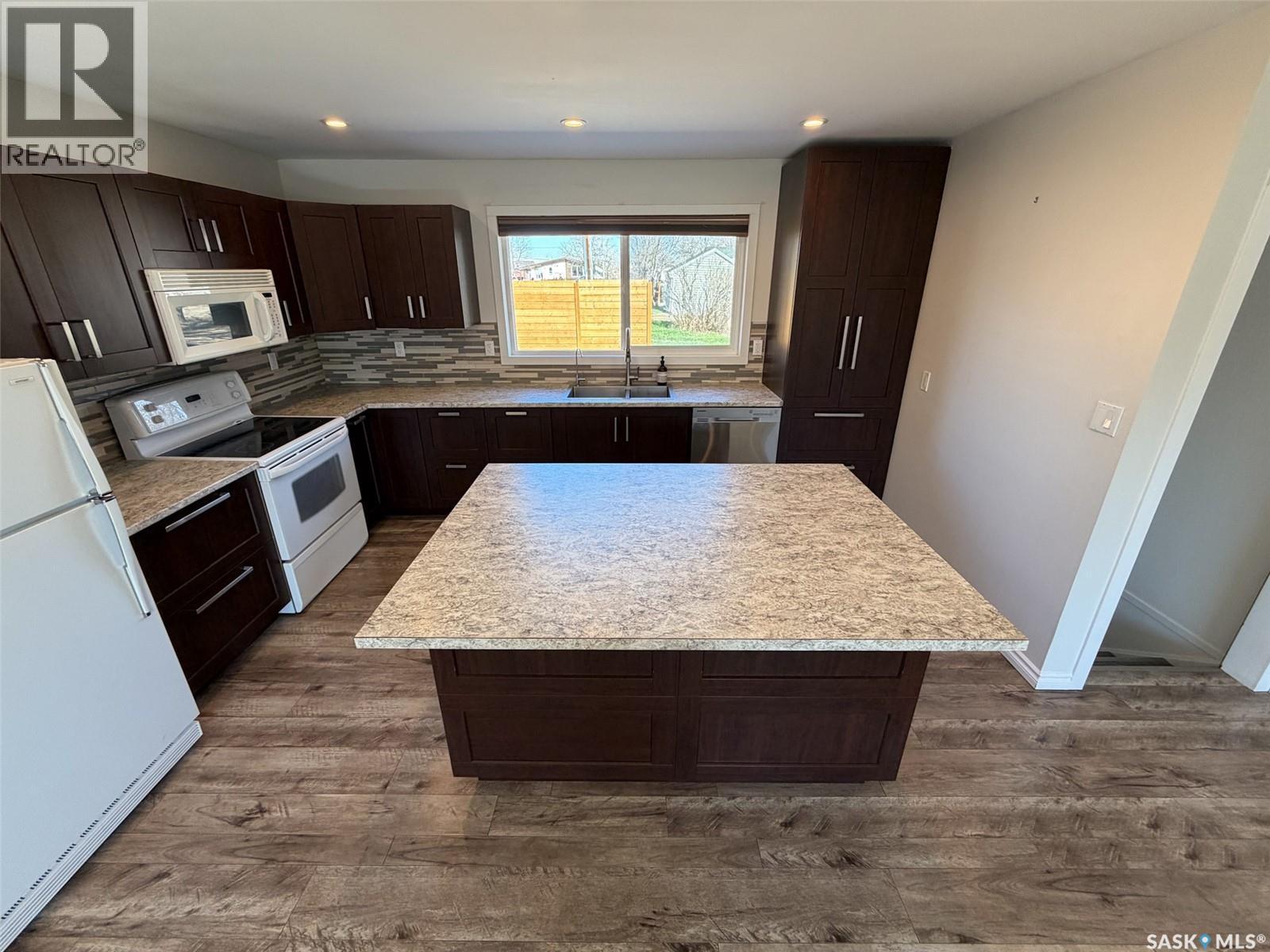 211 2nd Street S, Cabri, Saskatchewan  S0N 0J0 - Photo 10 - SK035670
