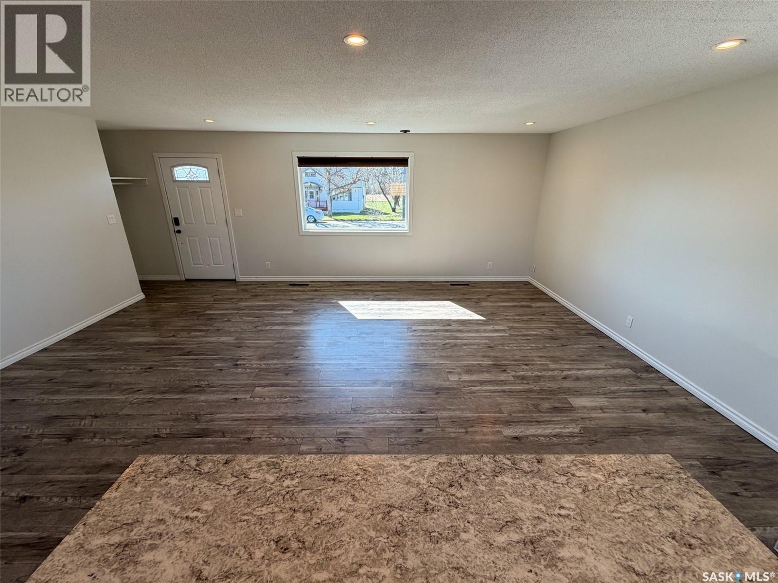 211 2nd Street S, Cabri, Saskatchewan  S0N 0J0 - Photo 6 - SK035670