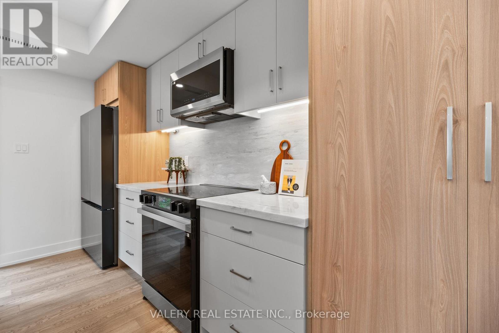 5 - 15 Acorn Avenue, Toronto, Ontario  M9B 3P7 - Photo 5 - W13114276
