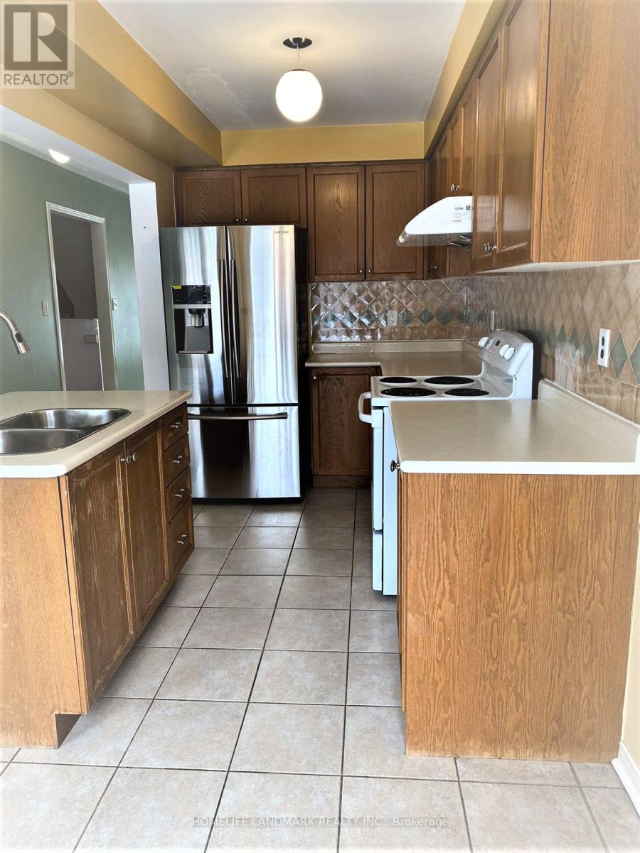 2 - 1575 South Parade Court, Mississauga, Ontario  L5M 6E9 - Photo 4 - W13114302