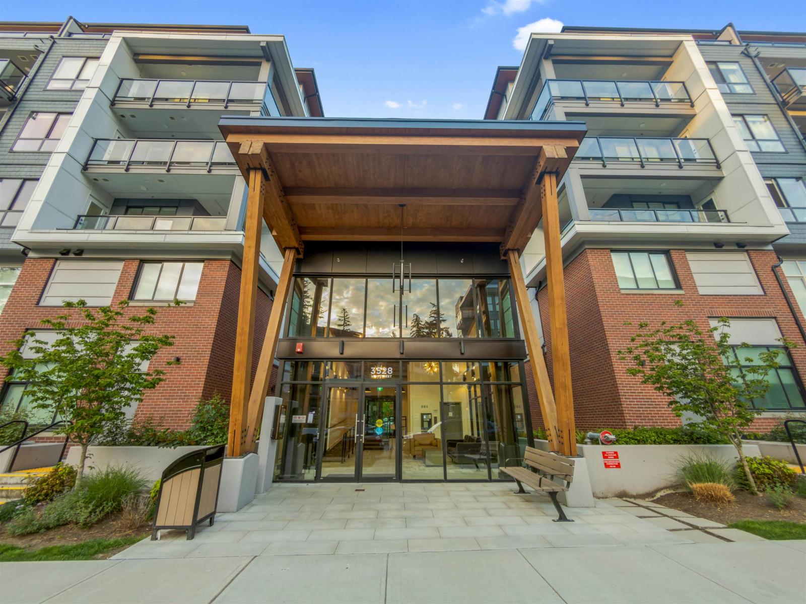 102 3528 146a Street, Surrey, British Columbia  V4P 0H4 - Photo 1 - R3120818