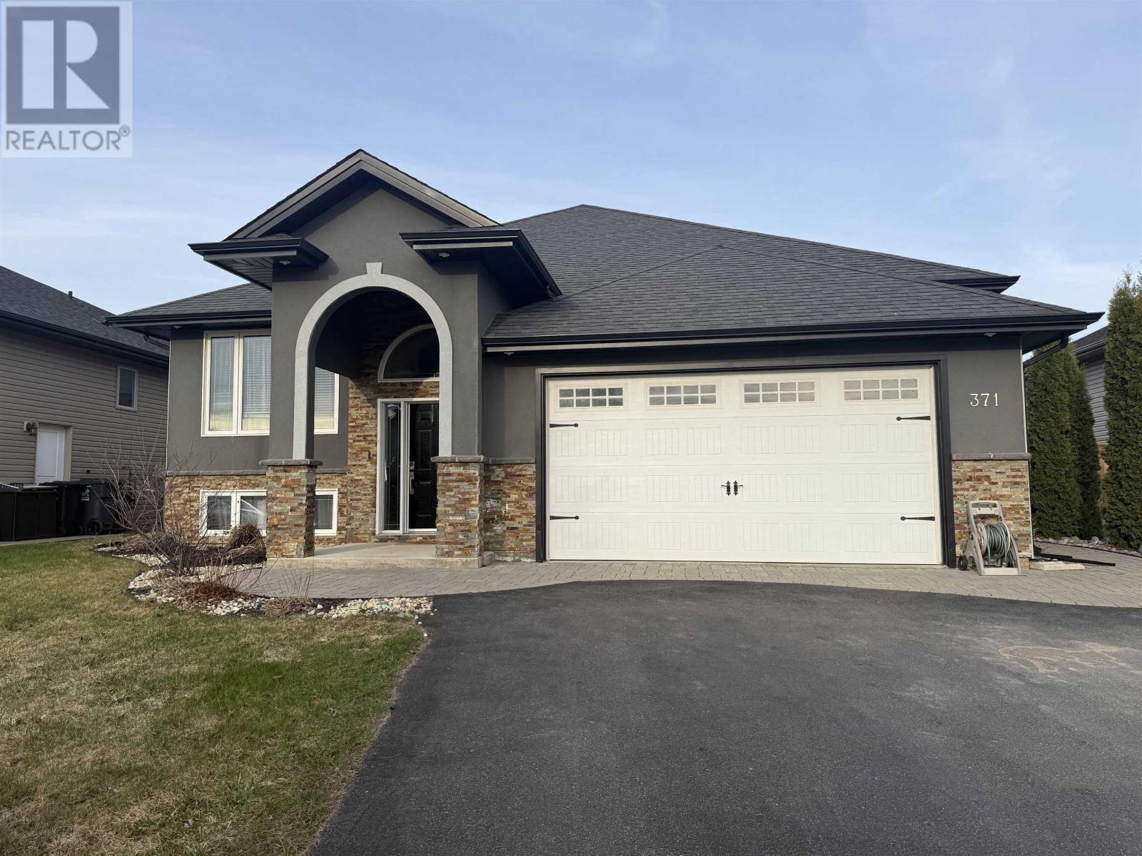 371 Cougar Cres, Thunder Bay, Ontario  P7C 0B3 - Photo 1 - TB2600979
