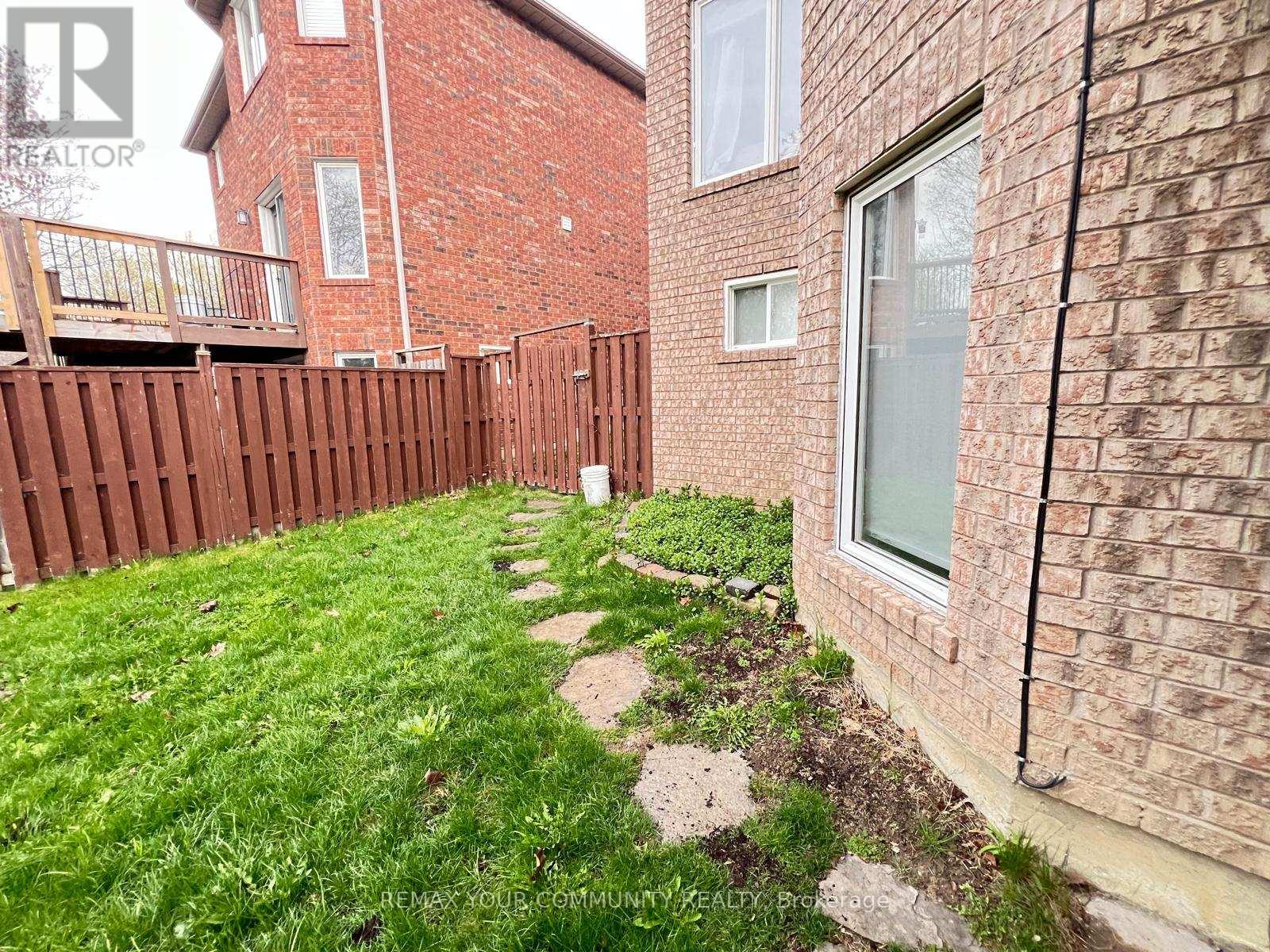 BASEMENT - 586 PEMBRIDGE COURT, Newmarket, Ontario