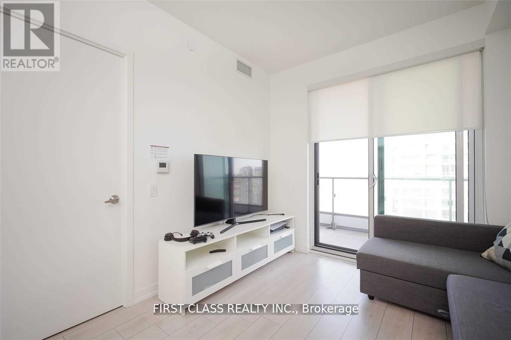 3703 - 950 Portage Parkway, Vaughan, Ontario  L4K 0J7 - Photo 2 - N13114336
