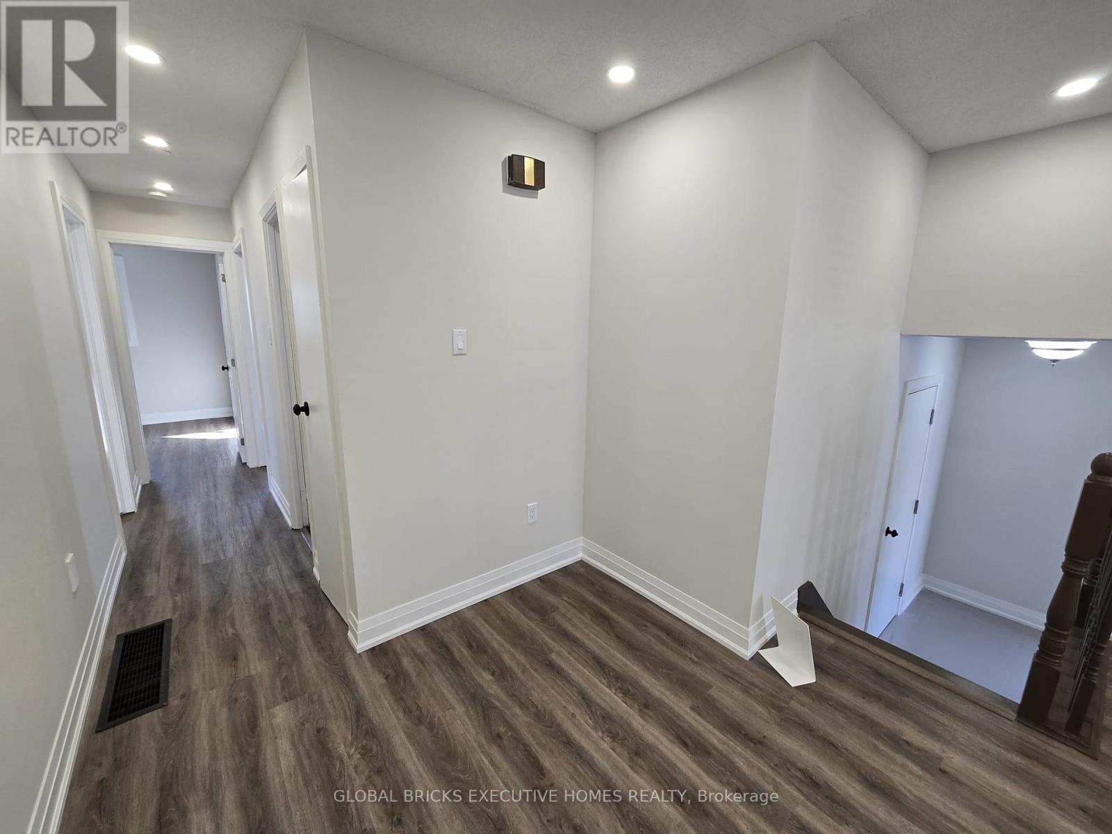 Main - 3285 Lansdown Drive, Burlington, Ontario  L7M 1S4 - Photo 2 - W13111994