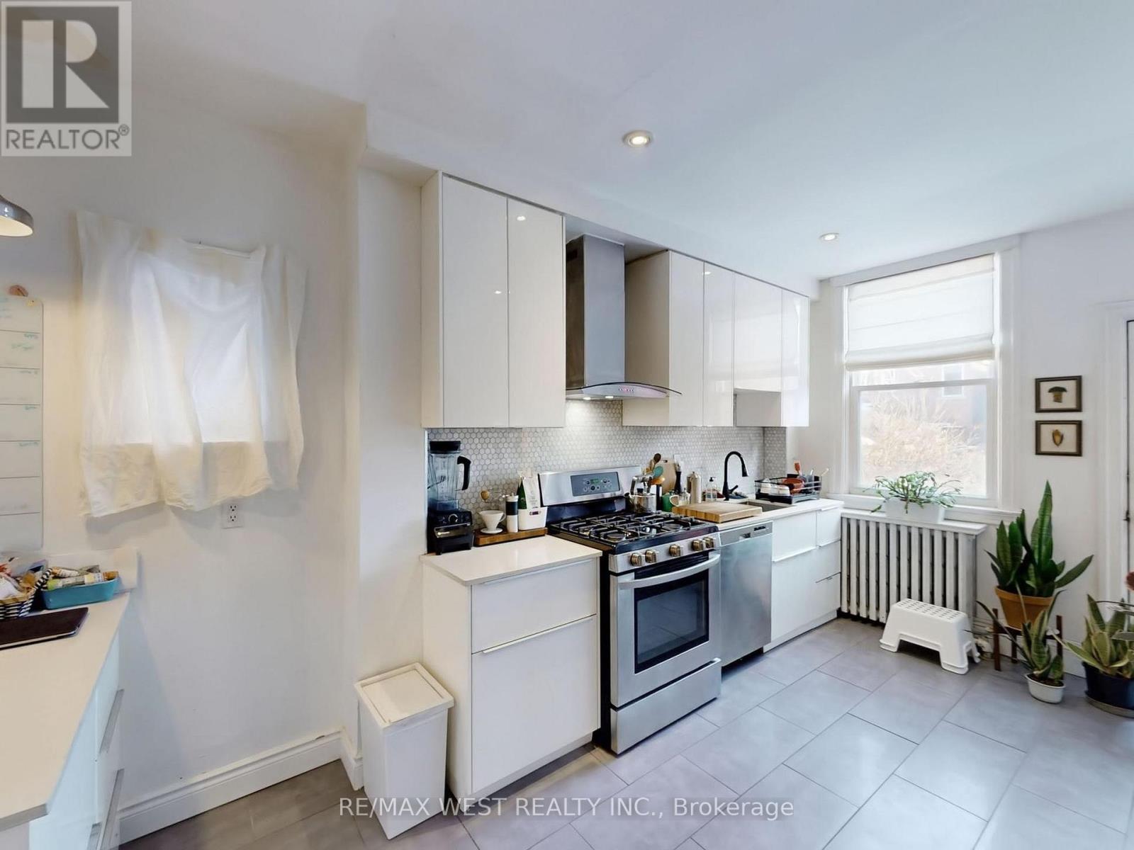 91 Olive Avenue, Toronto, Ontario  M6G 1V2 - Photo 4 - C13114116