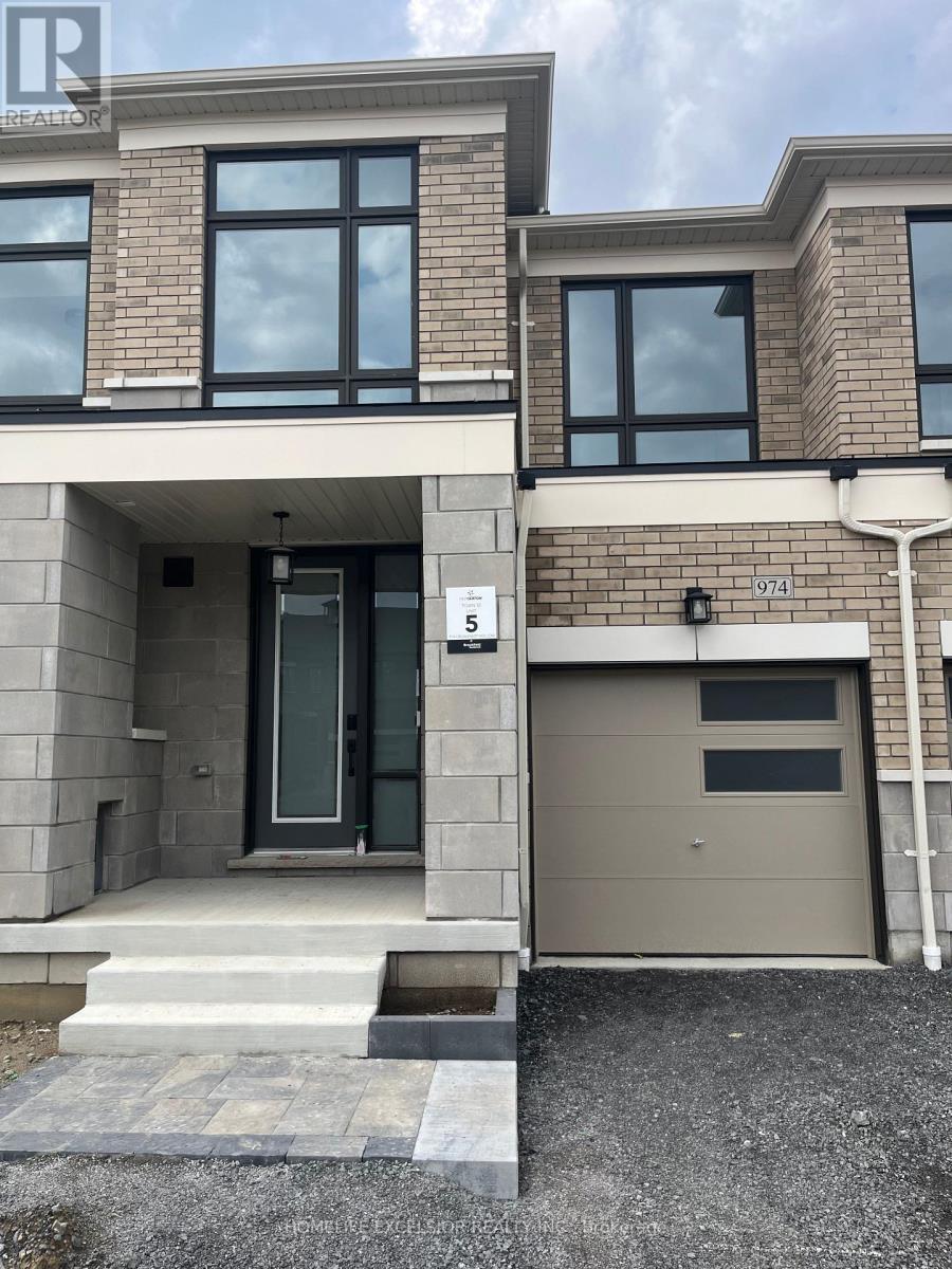 974 Crowsnest Hollow, Pickering, Ontario  L1X 0P4 - Photo 8 - E13114372