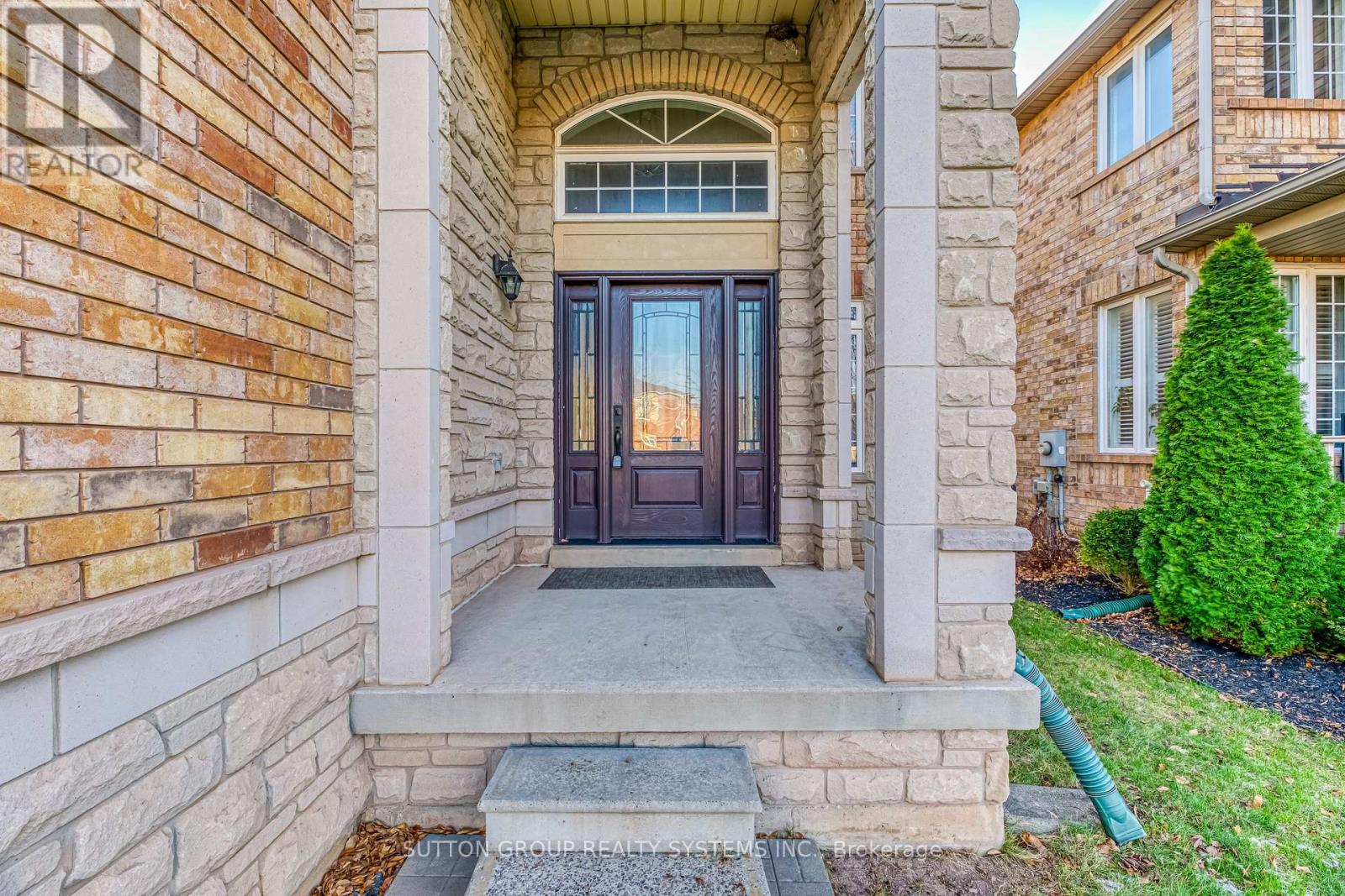 2132 Pine Glen Road, Oakville, Ontario  L6M 5B4 - Photo 2 - W13114352
