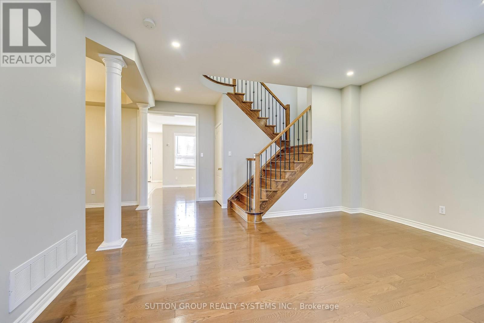 2132 Pine Glen Road, Oakville, Ontario  L6M 5B4 - Photo 5 - W13114352