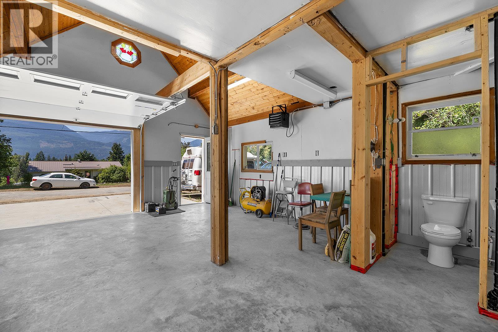 1524 Russel Avenue, Riondel, British Columbia  V0B 2B0 - Photo 13 - 10385462