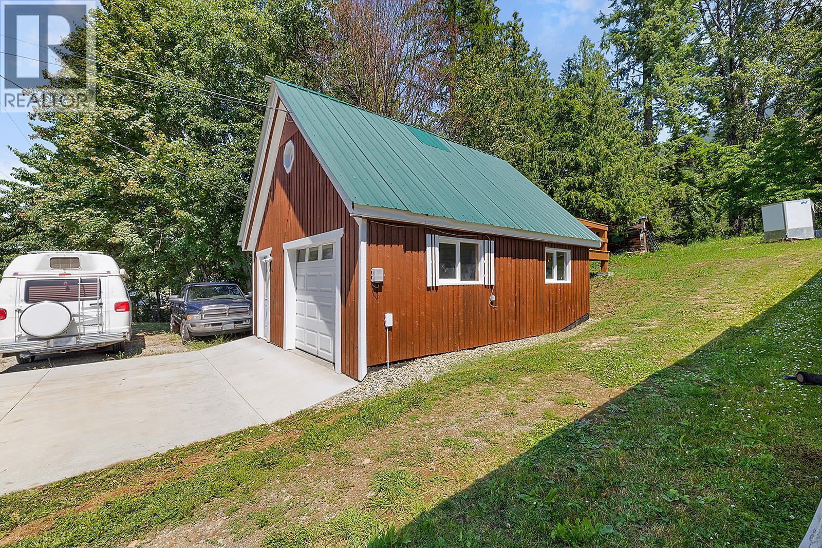1524 Russel Avenue, Riondel, British Columbia  V0B 2B0 - Photo 3 - 10385462