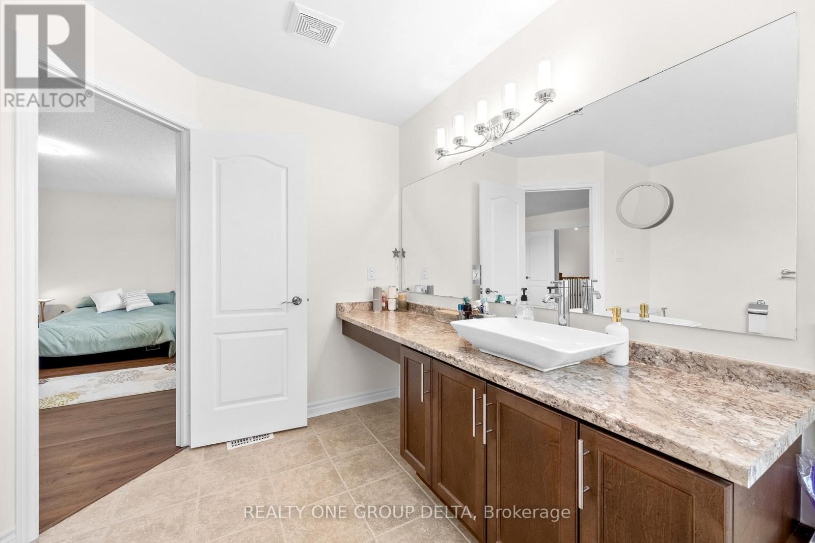 8 Charlemagne Avenue, Barrie, Ontario  L4M 0A9 - Photo 25 - S13109100