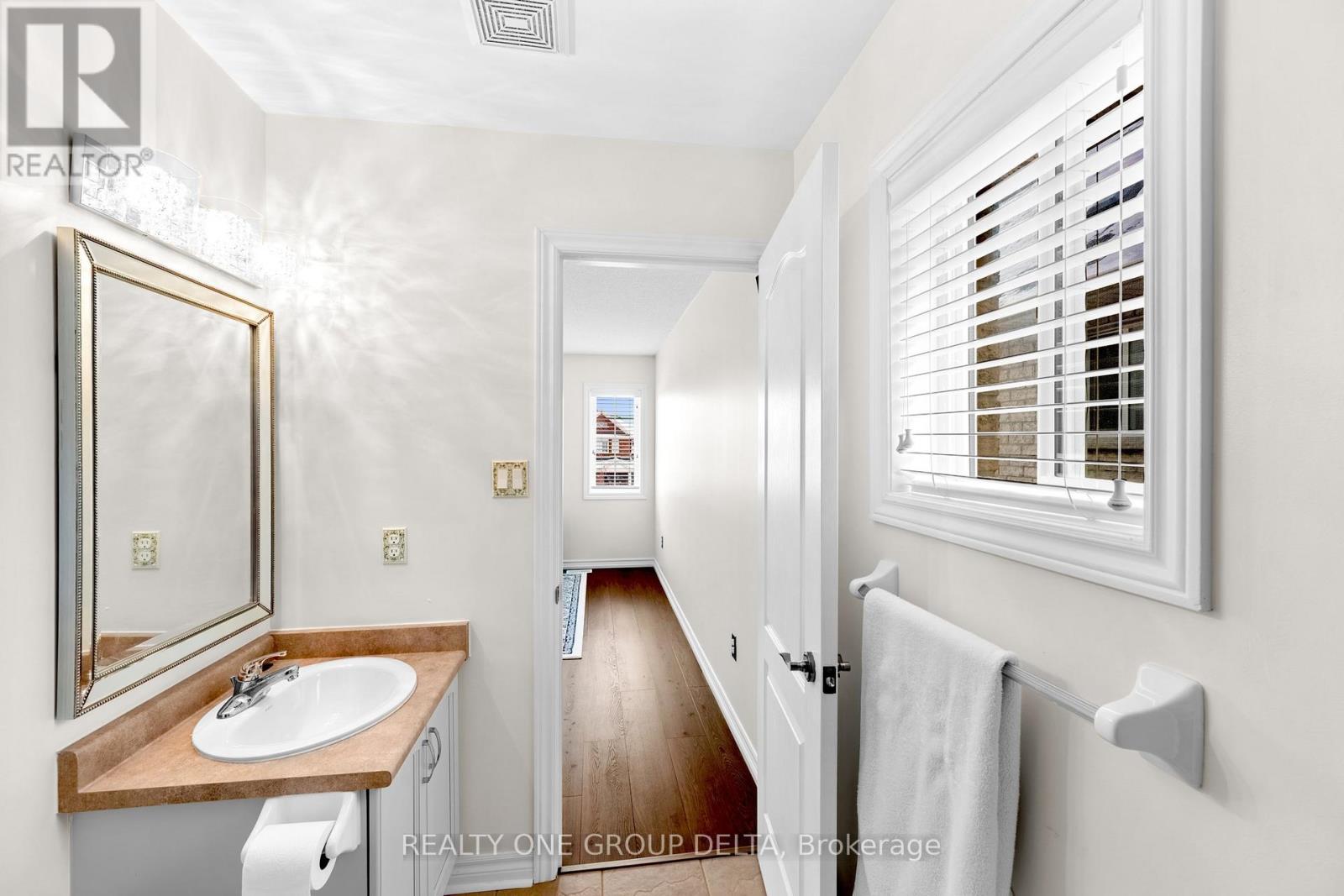8 Charlemagne Avenue, Barrie, Ontario  L4M 0A9 - Photo 34 - S13109100