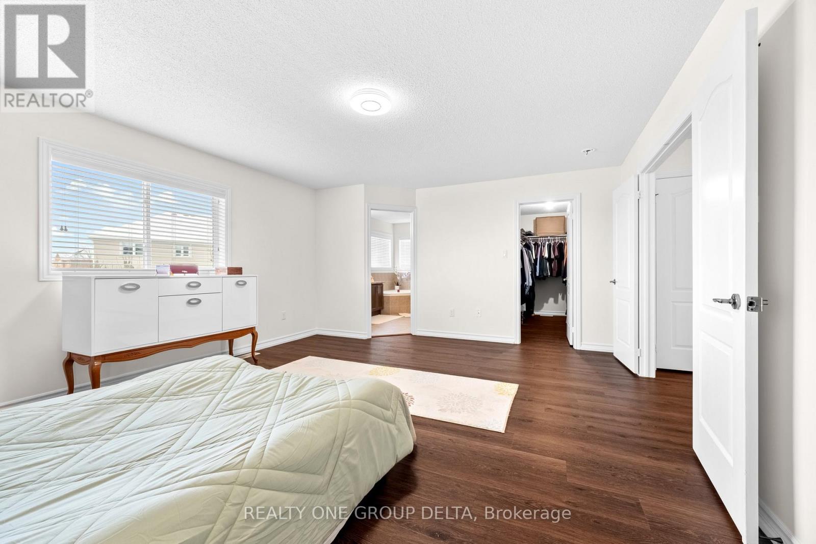 8 Charlemagne Avenue, Barrie, Ontario  L4M 0A9 - Photo 22 - S13109100