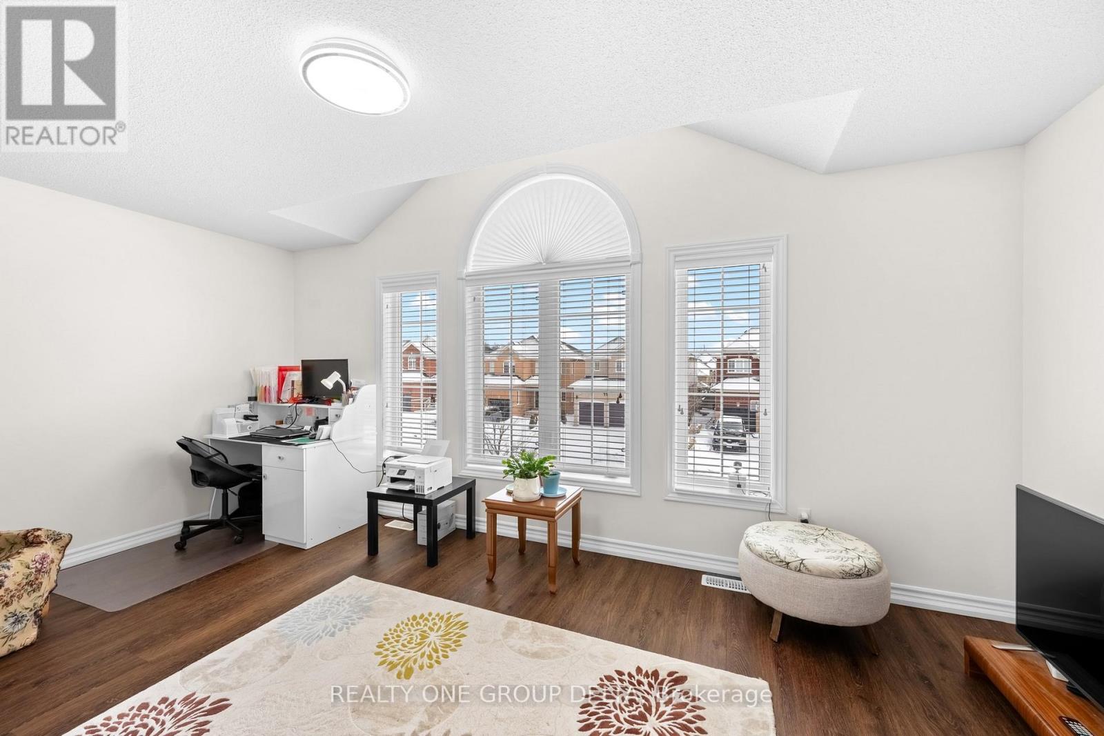 8 Charlemagne Avenue, Barrie, Ontario  L4M 0A9 - Photo 27 - S13109100