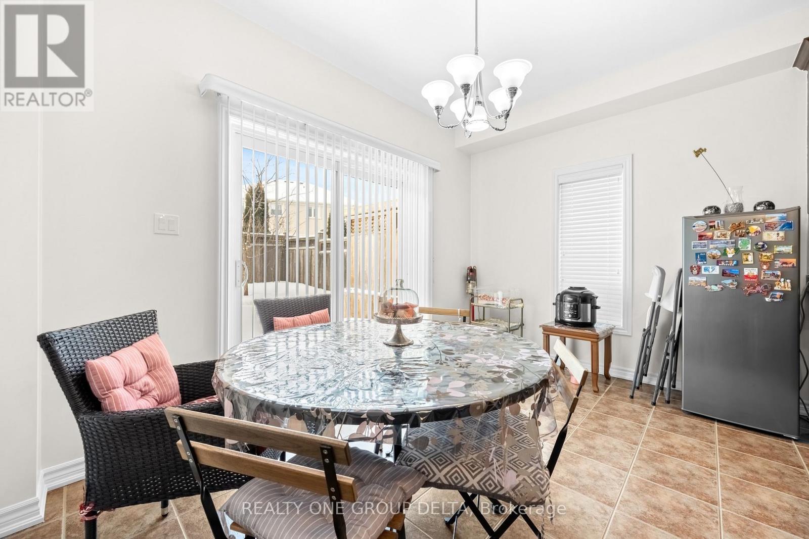 8 Charlemagne Avenue, Barrie, Ontario  L4M 0A9 - Photo 15 - S13109100