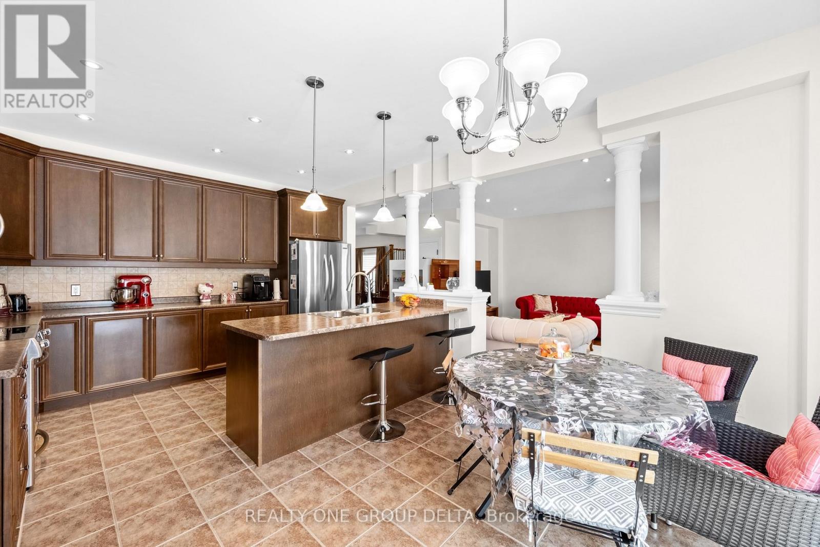8 Charlemagne Avenue, Barrie, Ontario  L4M 0A9 - Photo 12 - S13109100